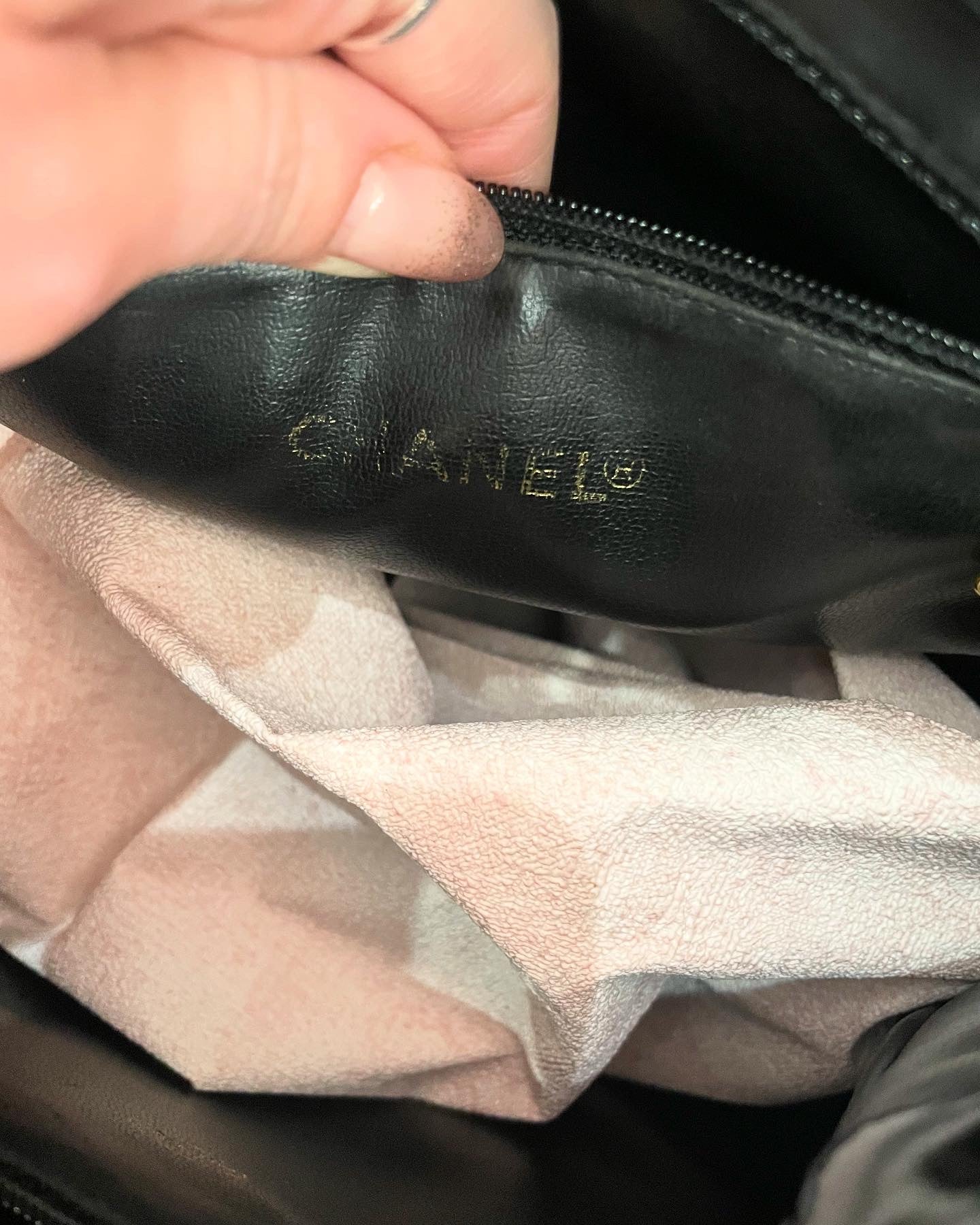 Borsa Chanel secchiello vernice vintage