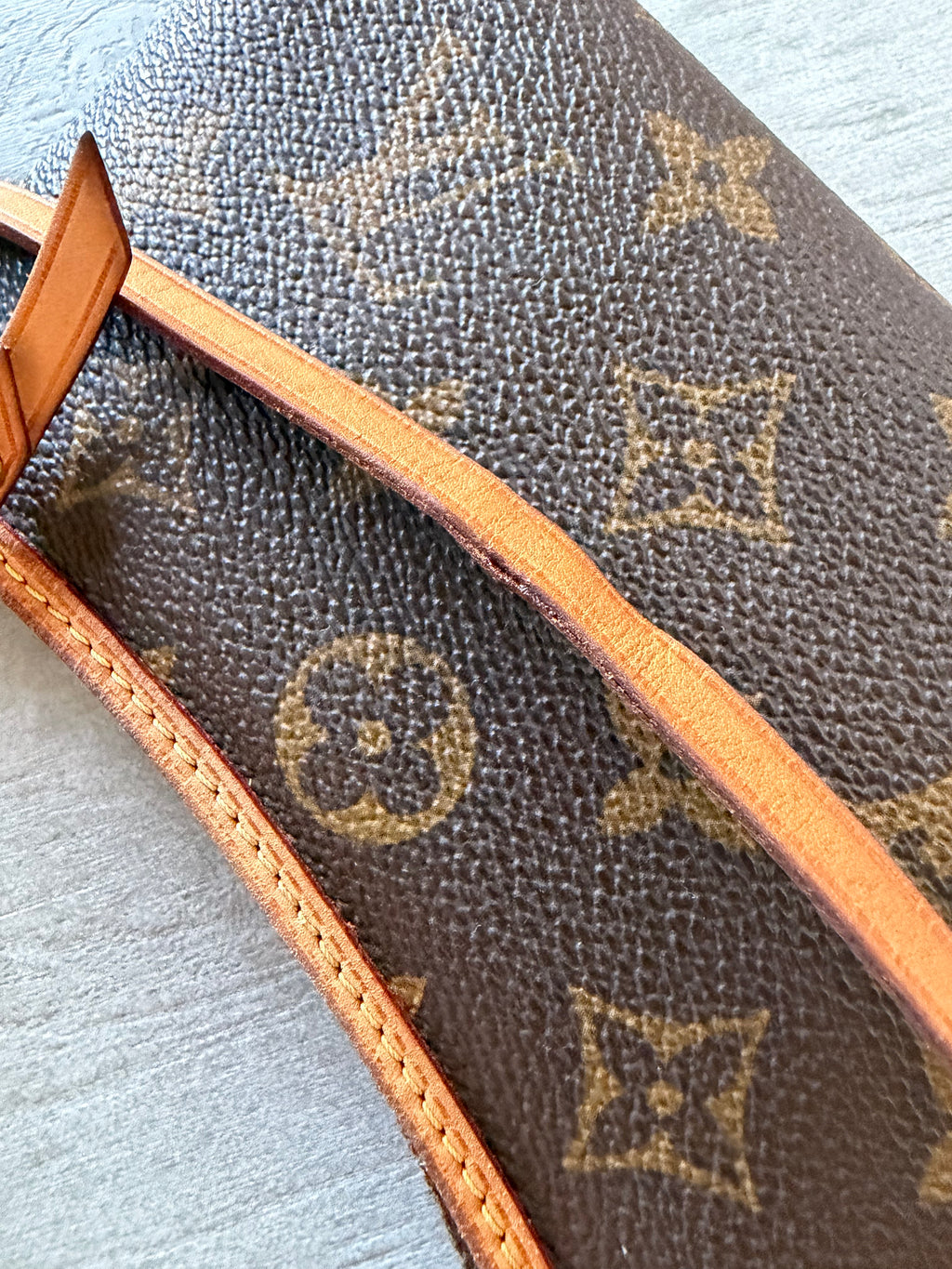 Pochette Louis Vuitton delightful