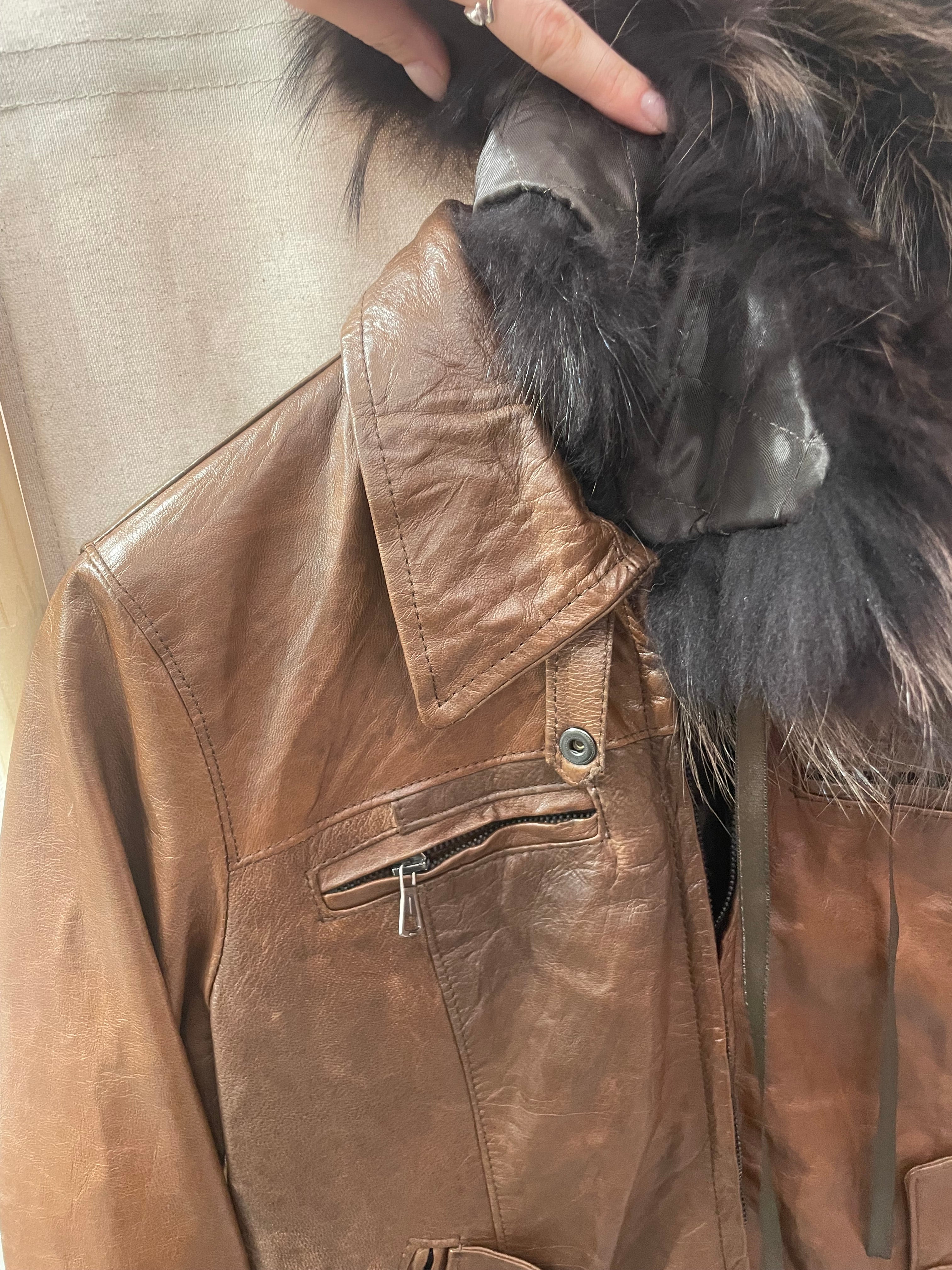 Giubbotto Biker di pelle marrone con collo di volpe