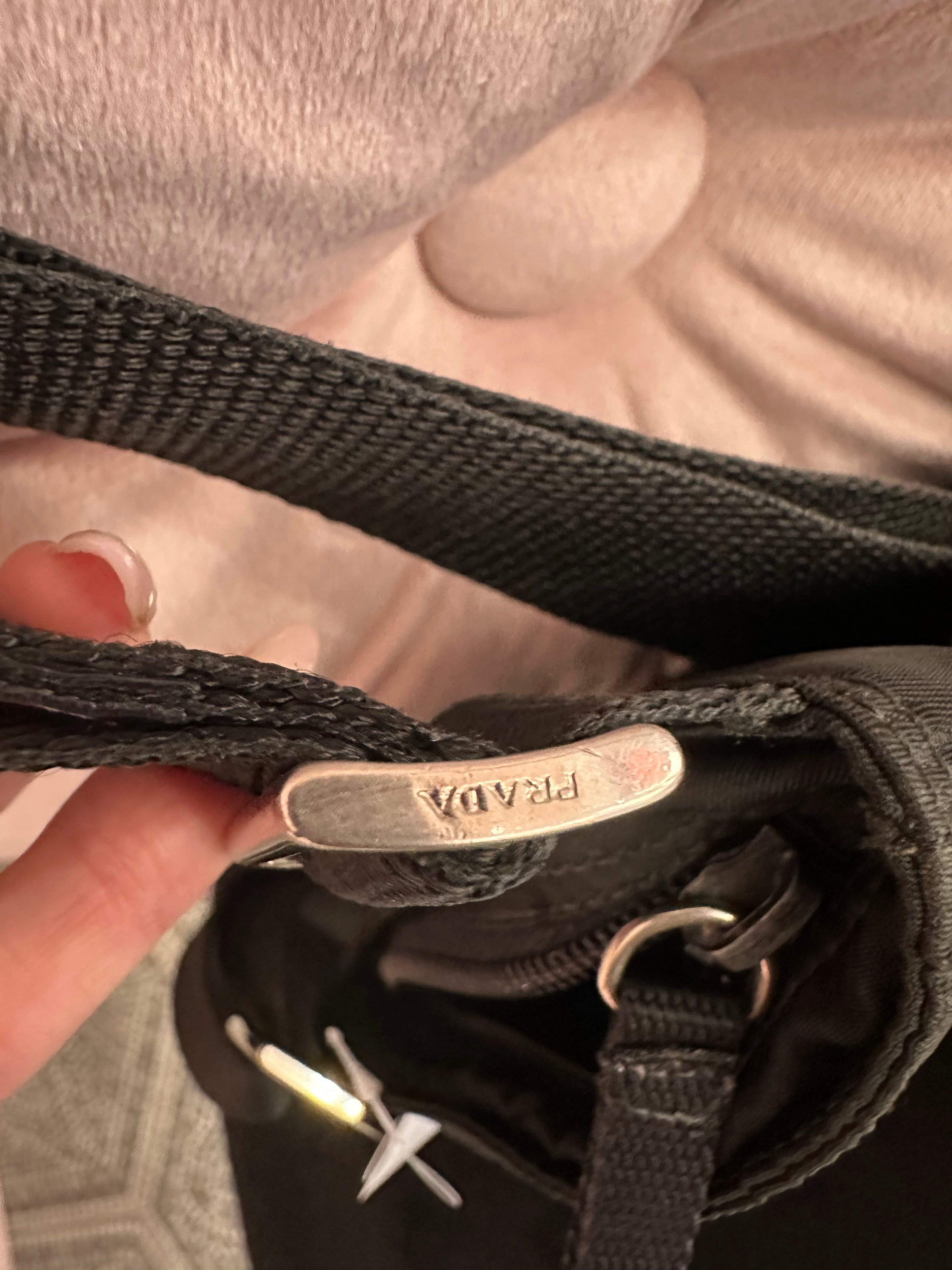 Borsa Prada postina tela nylon nera