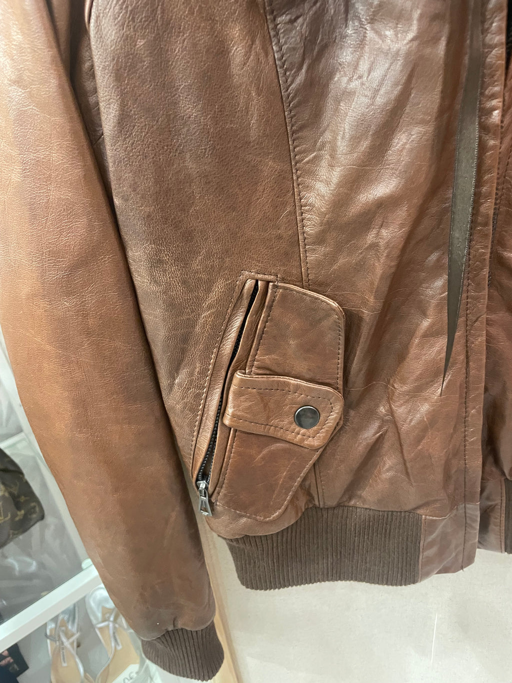 Giubbotto Biker di pelle marrone con collo di volpe