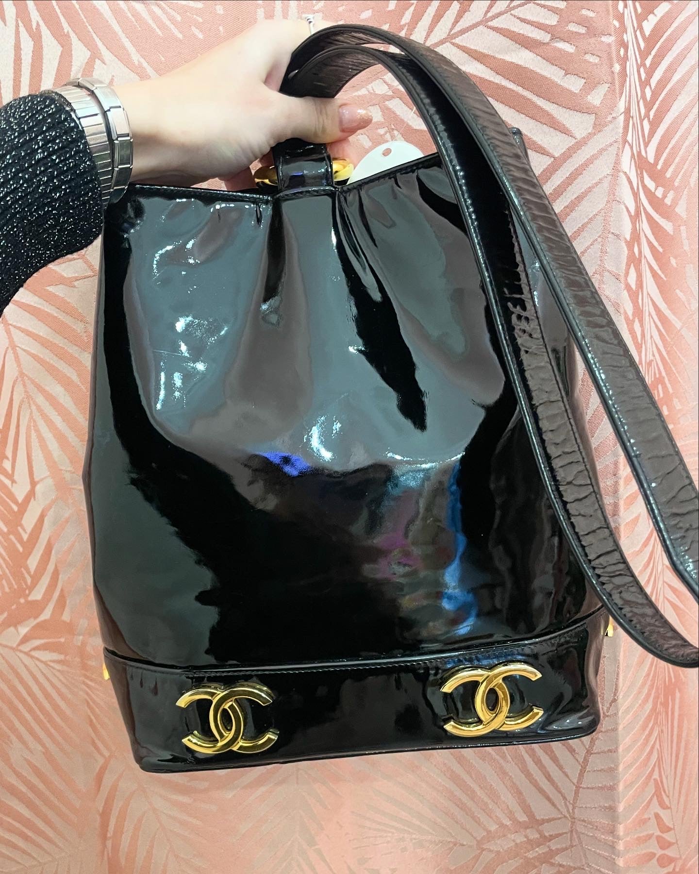 Borsa Chanel secchiello vernice vintage