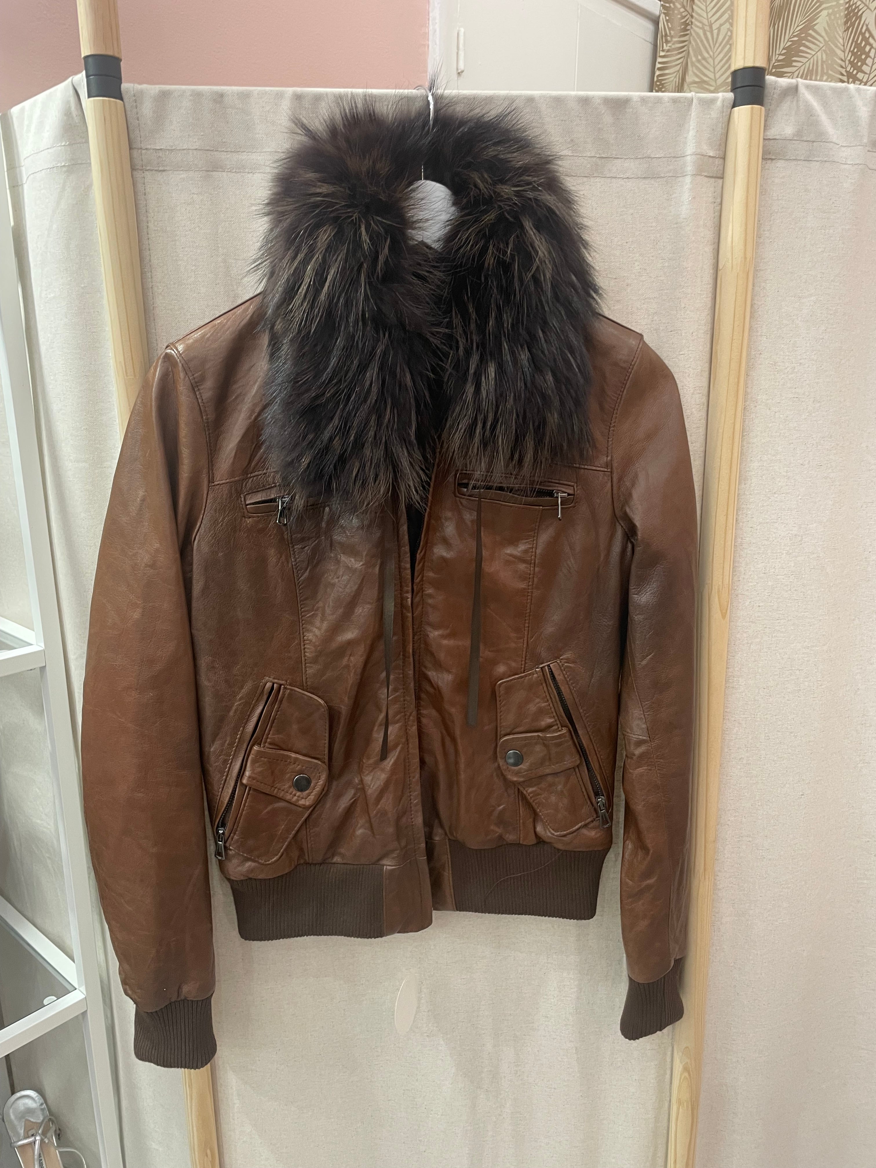 Giubbotto Biker di pelle marrone con collo di volpe