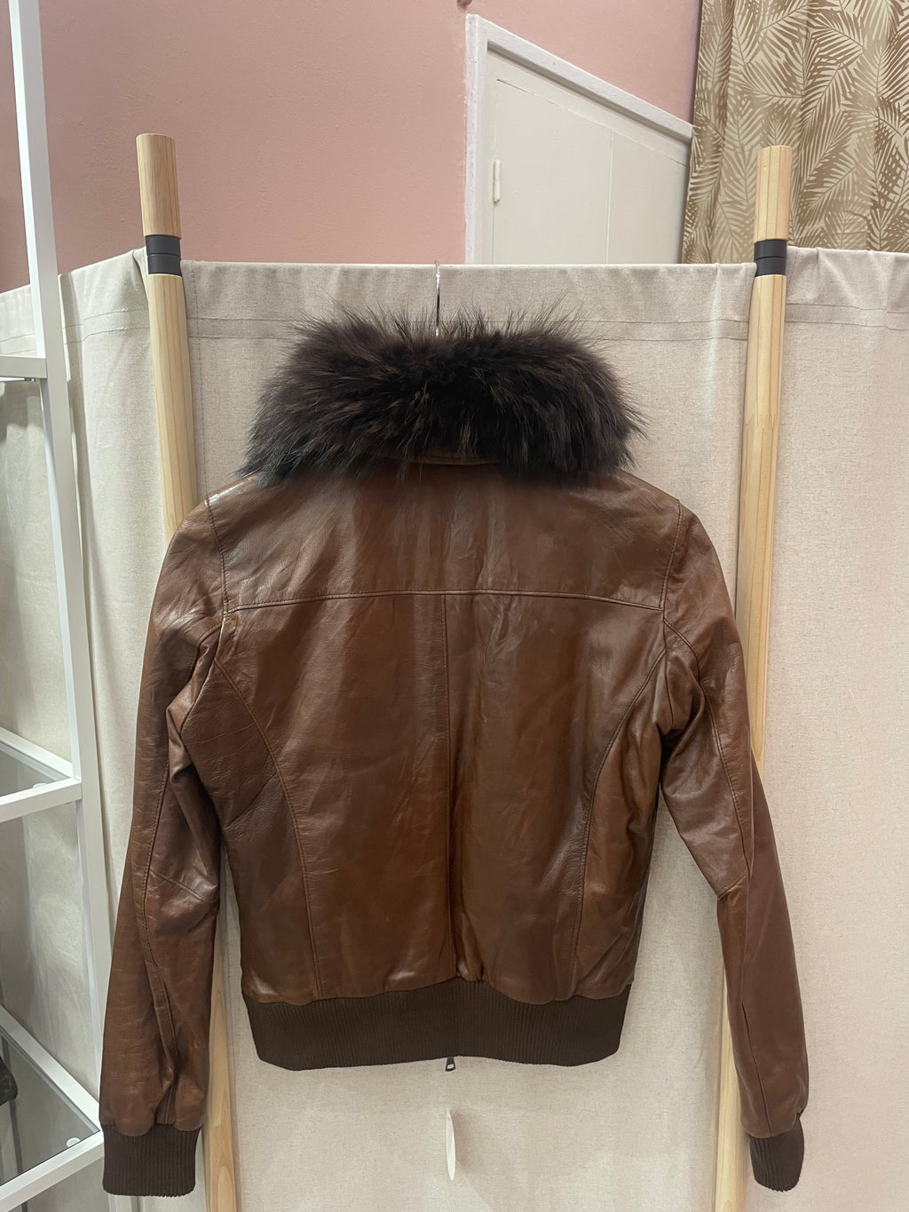 Giubbotto Biker di pelle marrone con collo di volpe