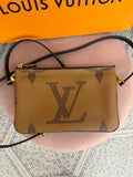 Borsa Louis Vuitton pochette reverse