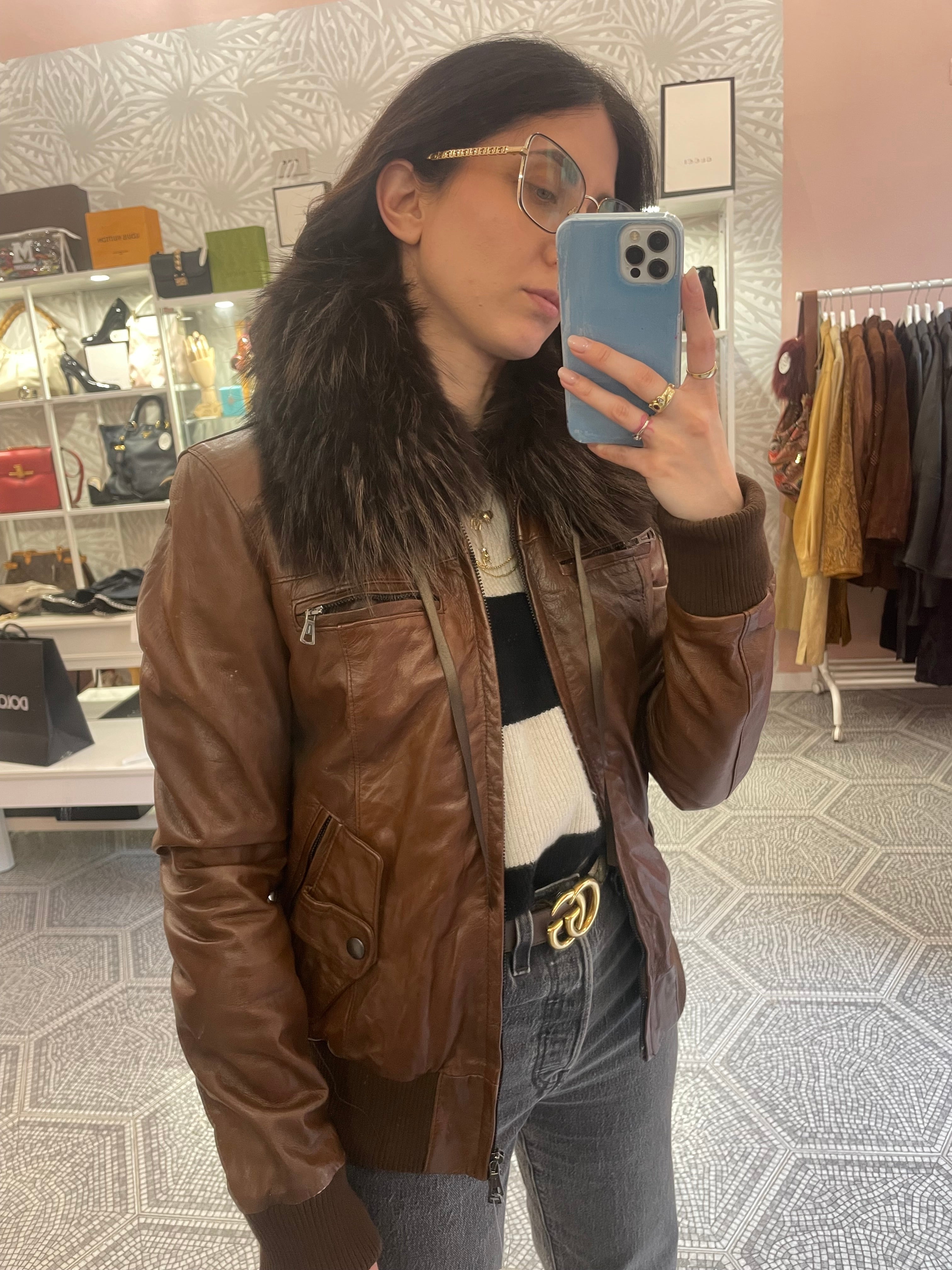 Giubbotto Biker di pelle marrone con collo di volpe