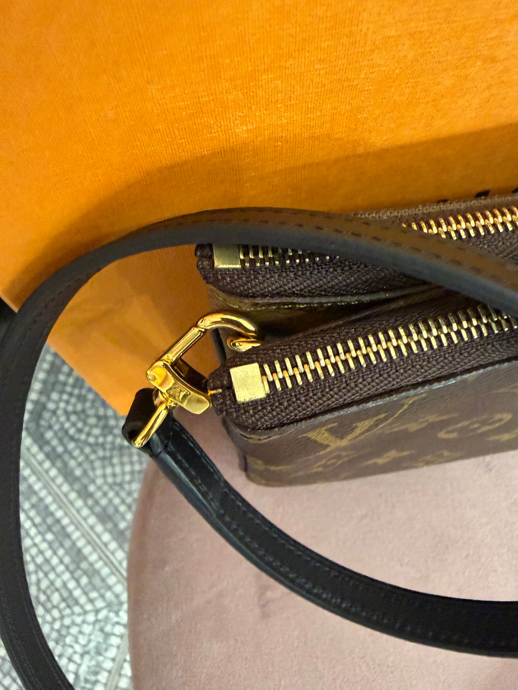 Borsa Louis Vuitton pochette reverse
