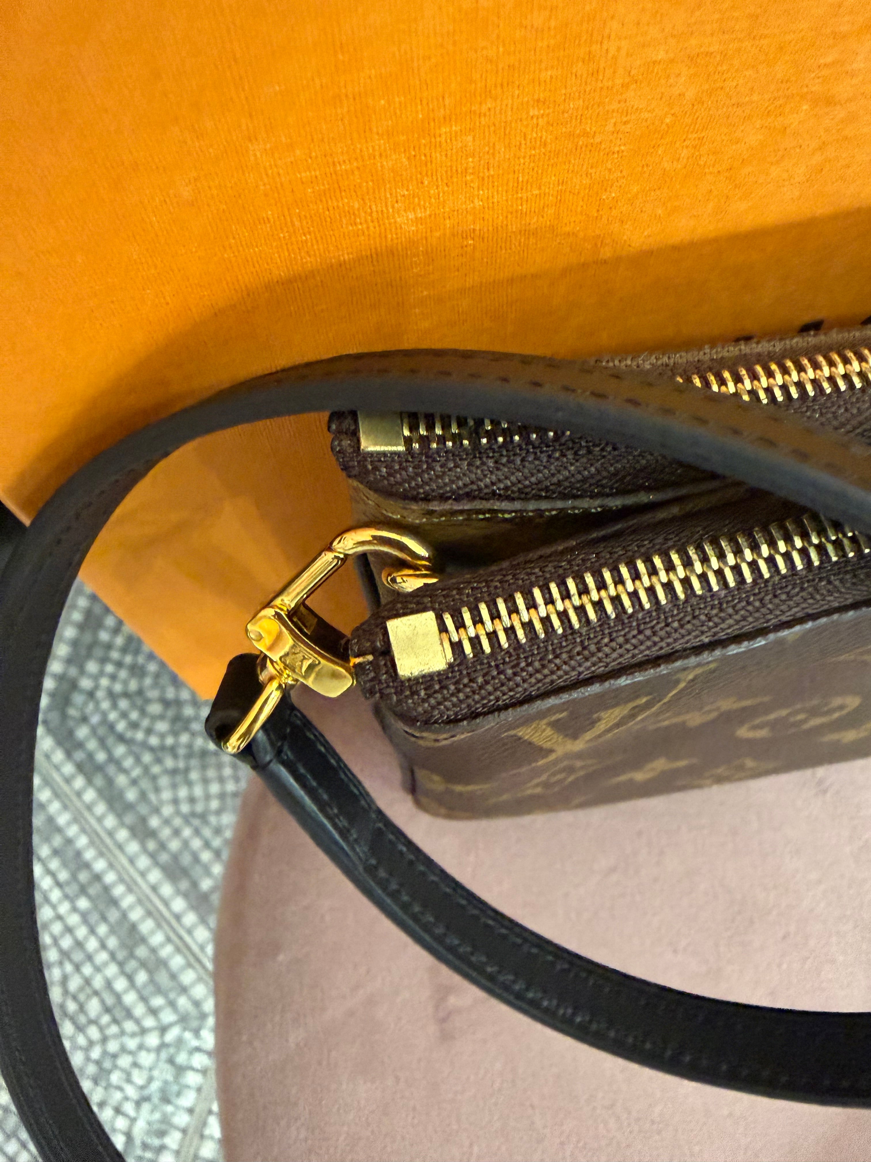 Borsa Louis Vuitton pochette reverse