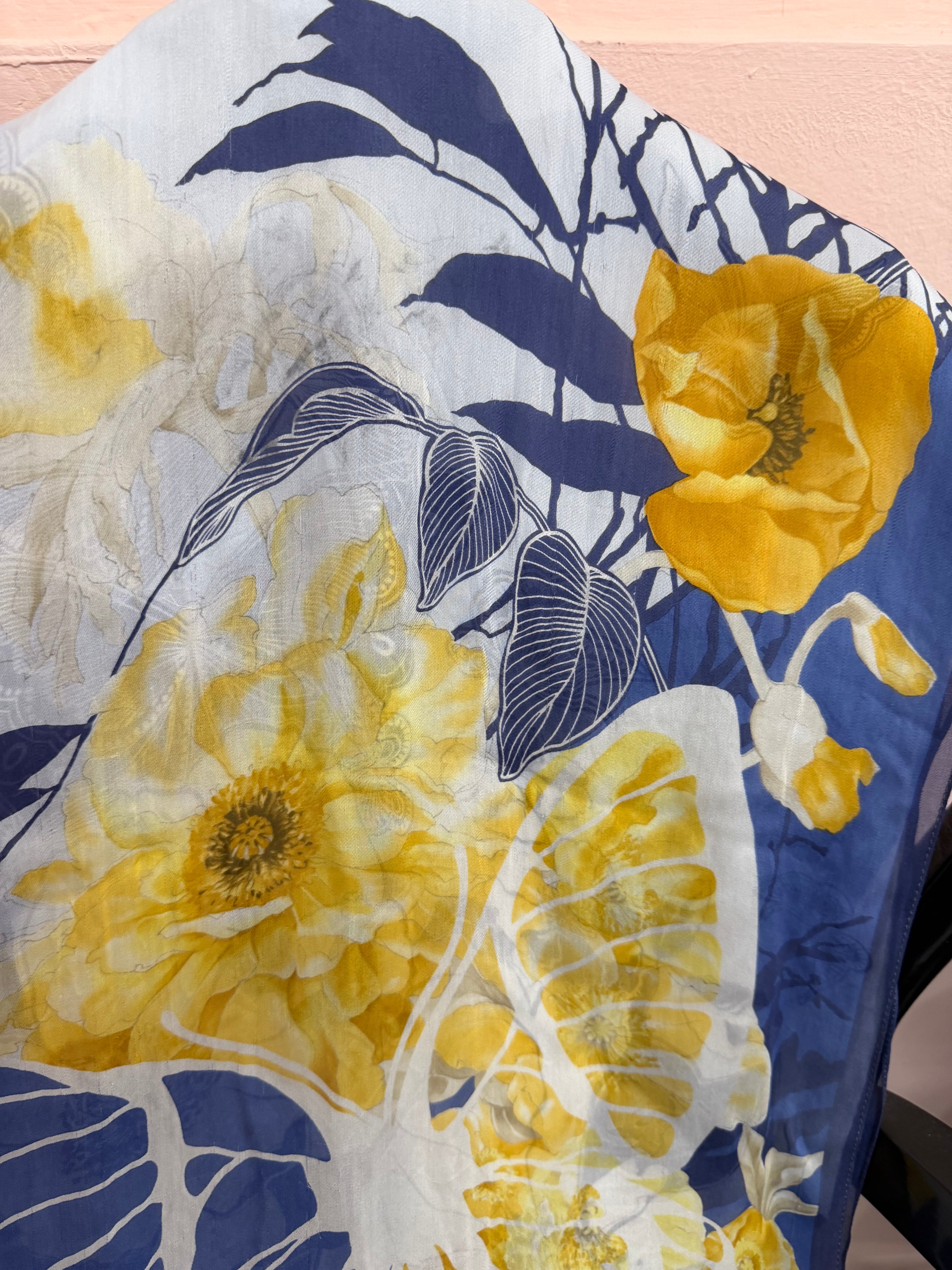 Foulard Valentino fiori e farfalle blu e giallo