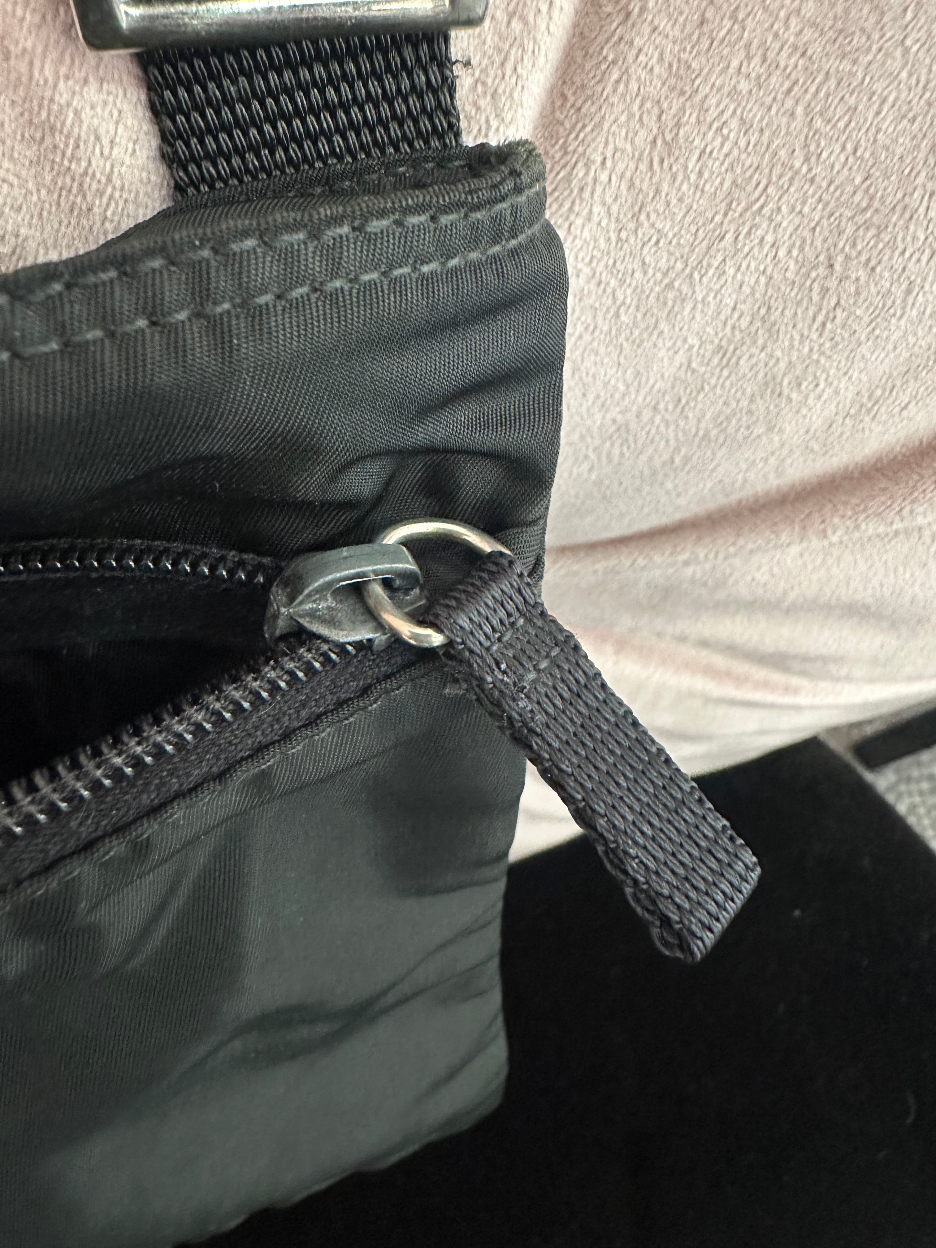 Borsa Prada postina tela nylon nera
