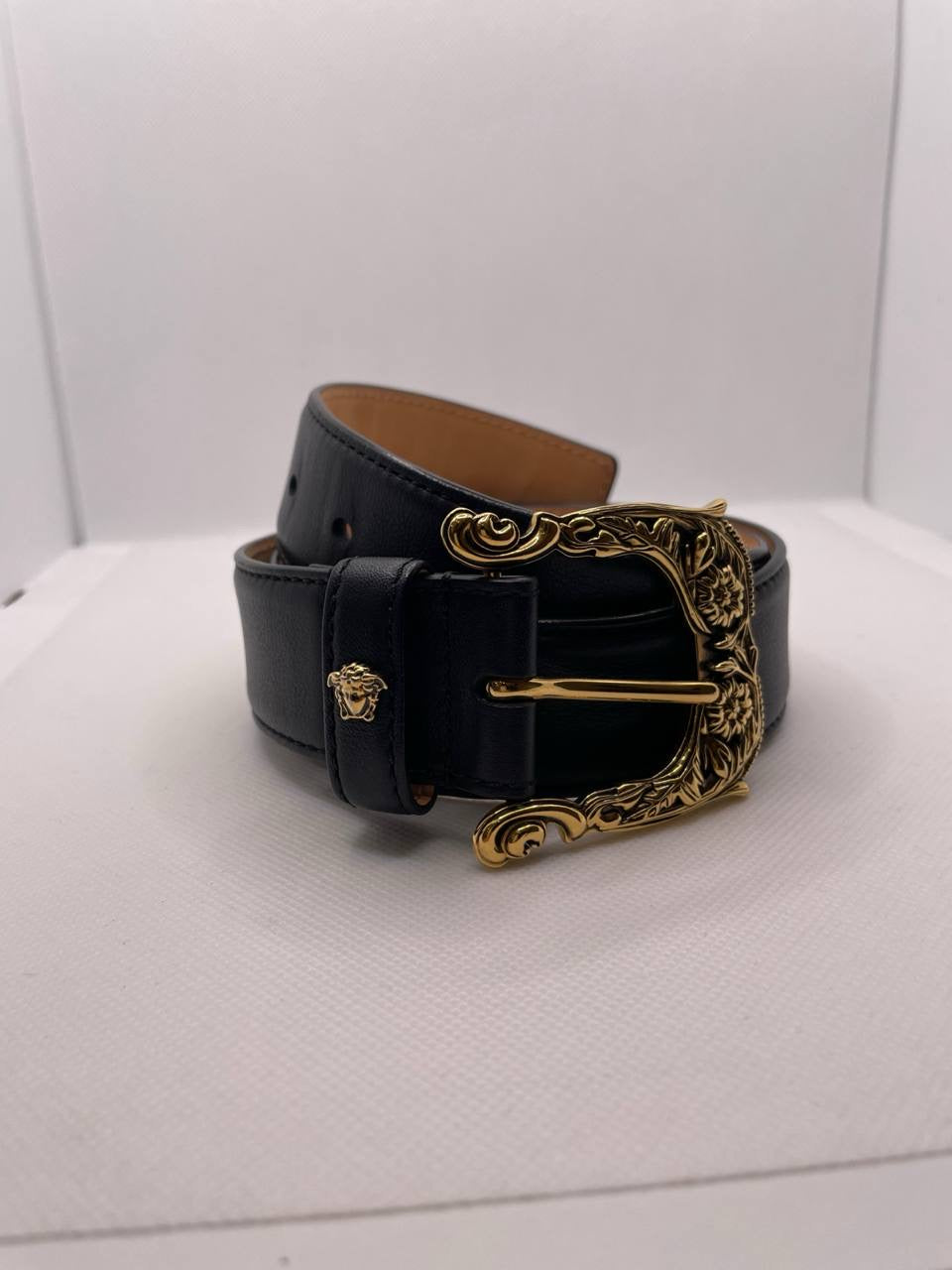 Cintura Versace nera dettagli oro