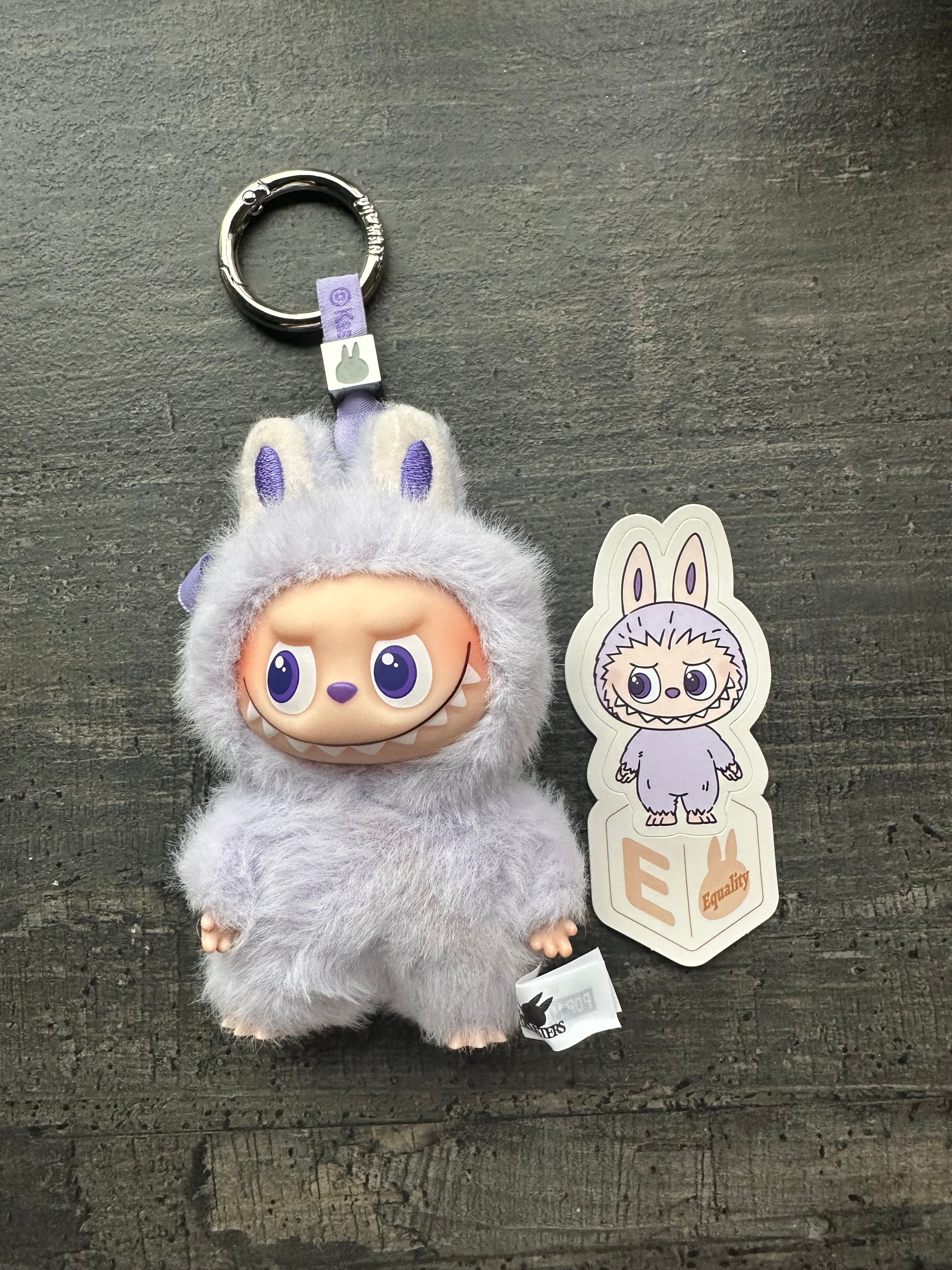 Labubu Pin for Love, E