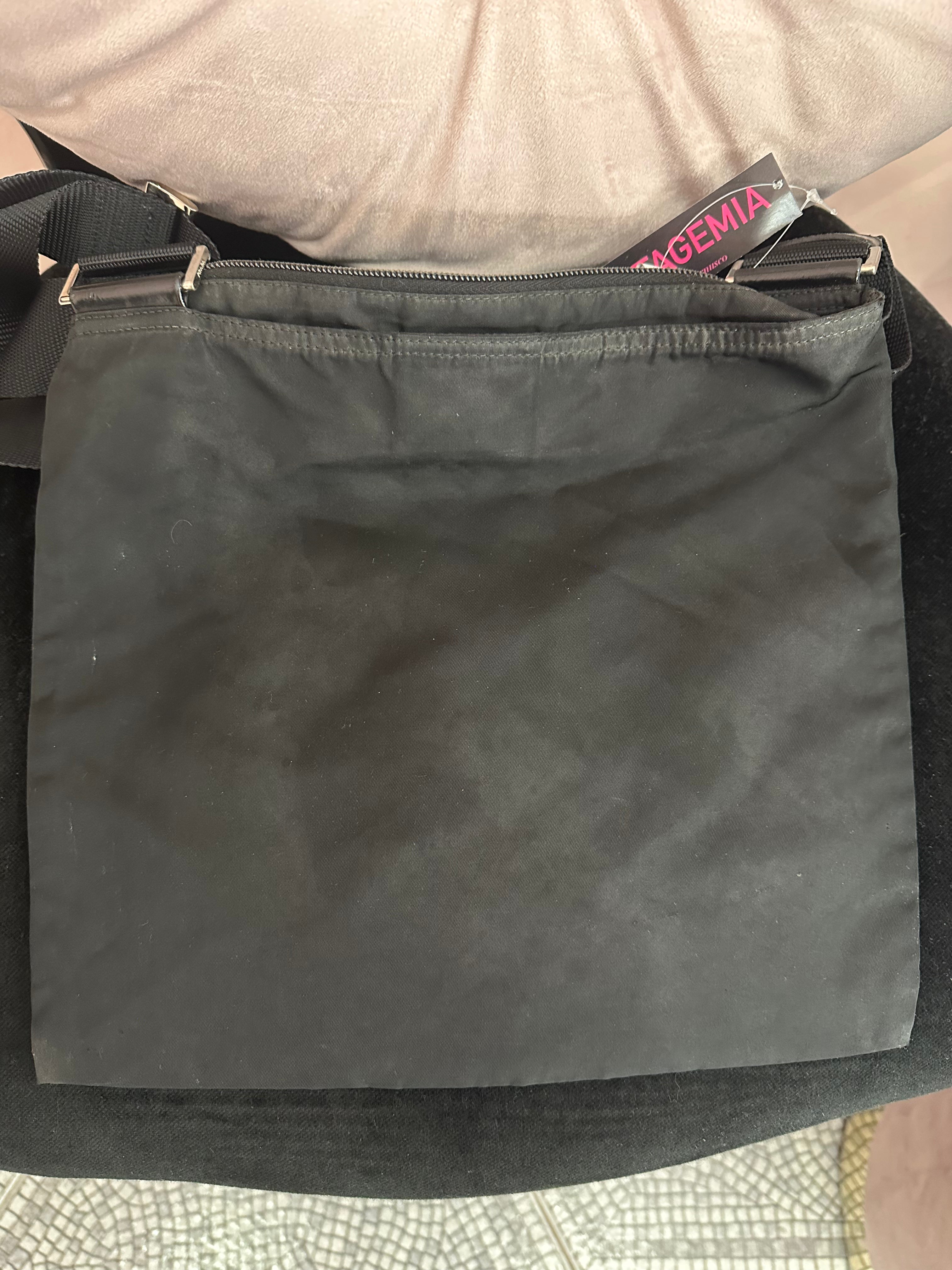 Borsa Prada tela nylon nera tracolla