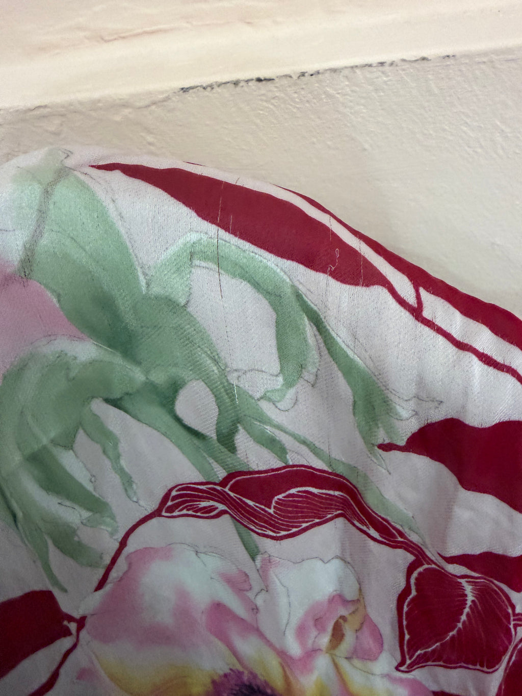 Foulard Valentino fiori fucsia, rossi e farfalle