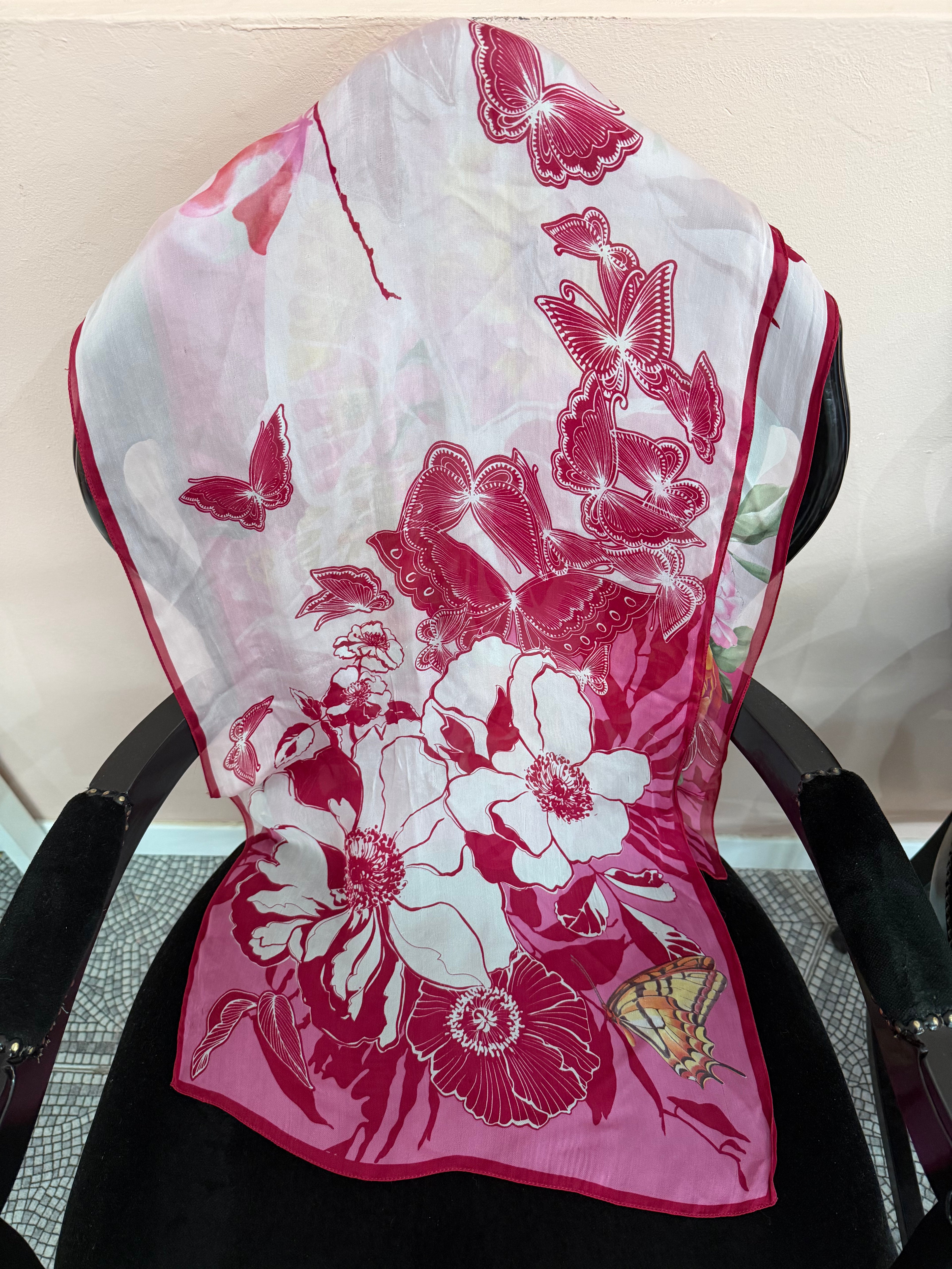 Foulard Valentino fiori fucsia, rossi e farfalle