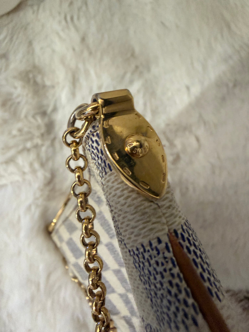 Pochette Louis Vuitton Milla damier azur