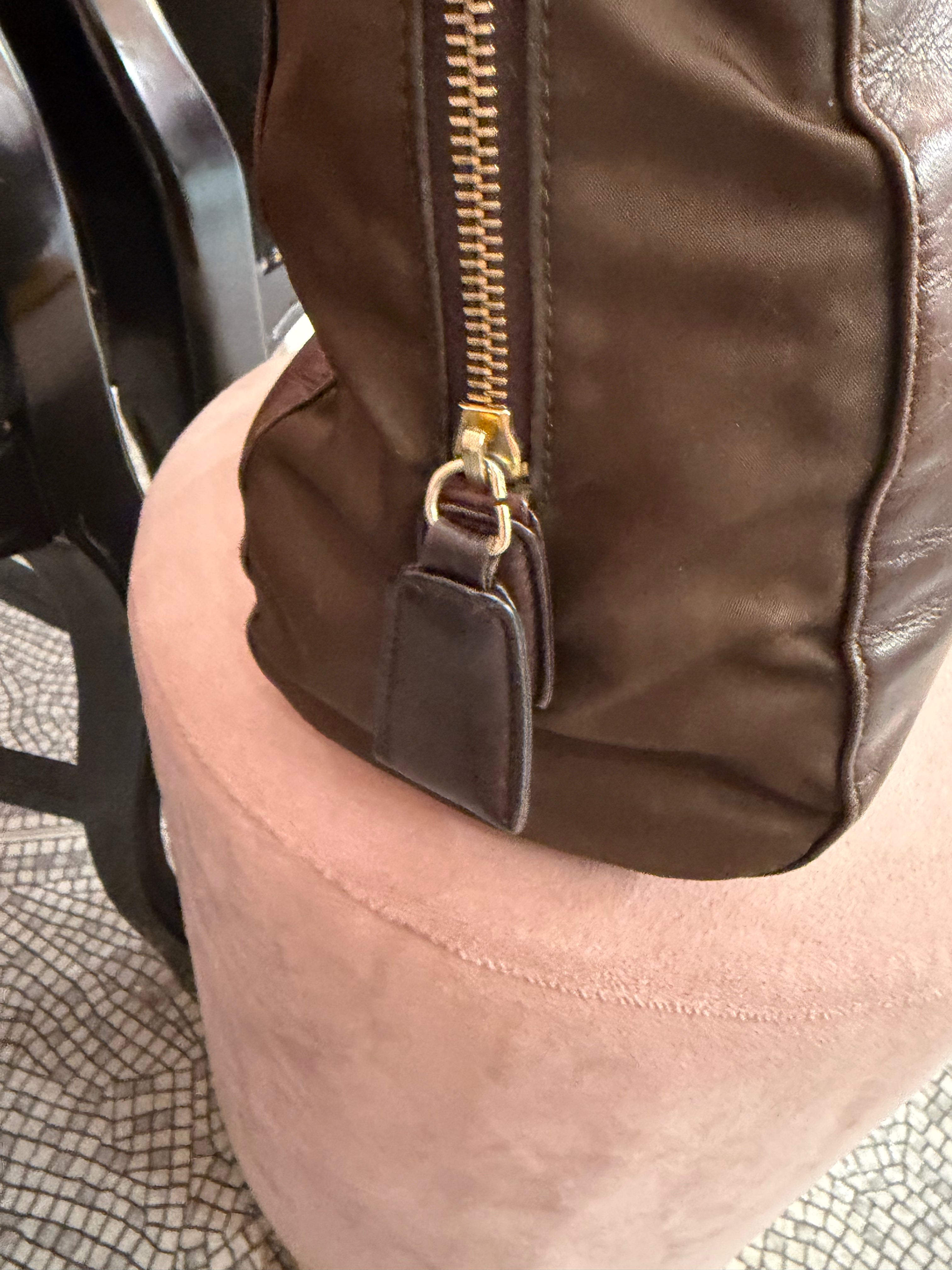 Borsa Prada pelle marrone e catene oro