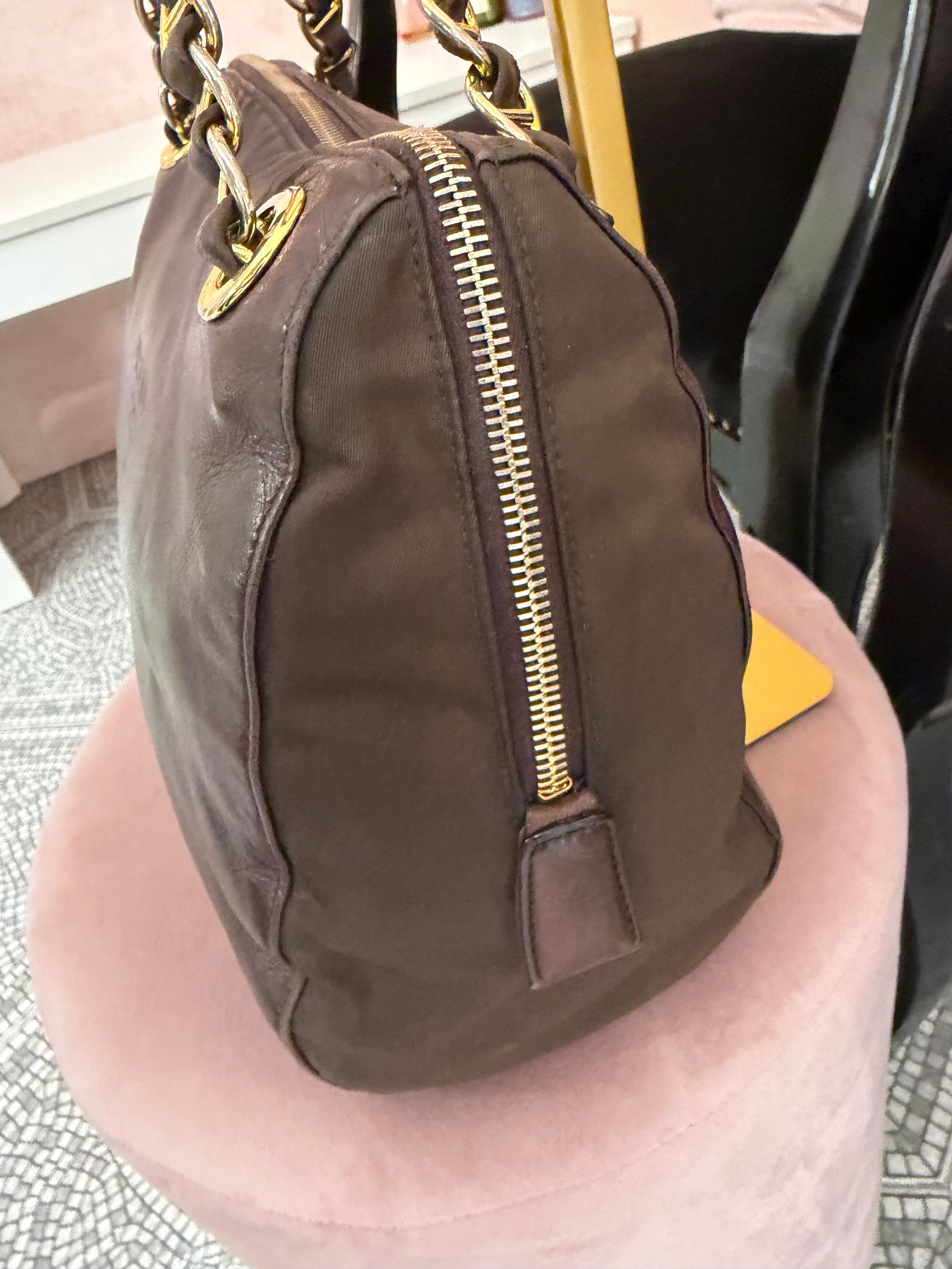 Borsa Prada pelle marrone e catene oro