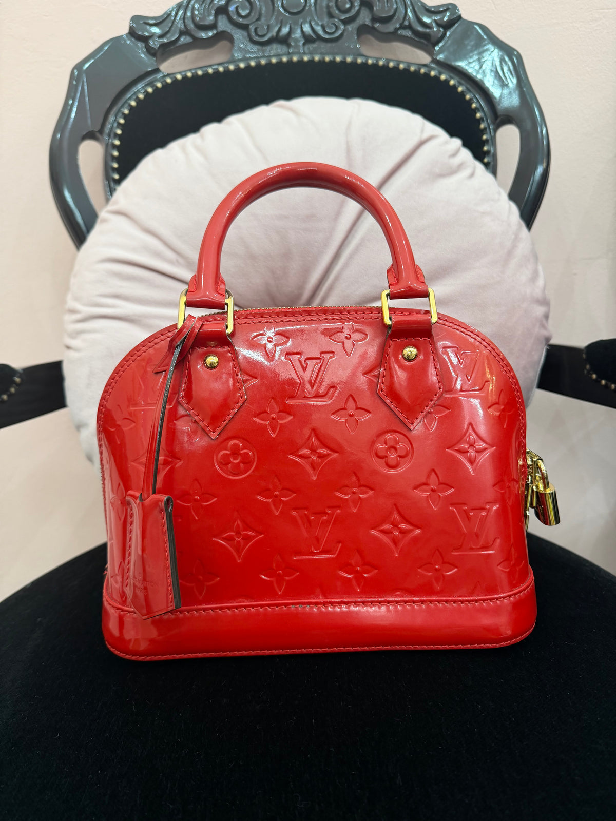 Borsa Louis Vuitton Alma bb in vernice rossa