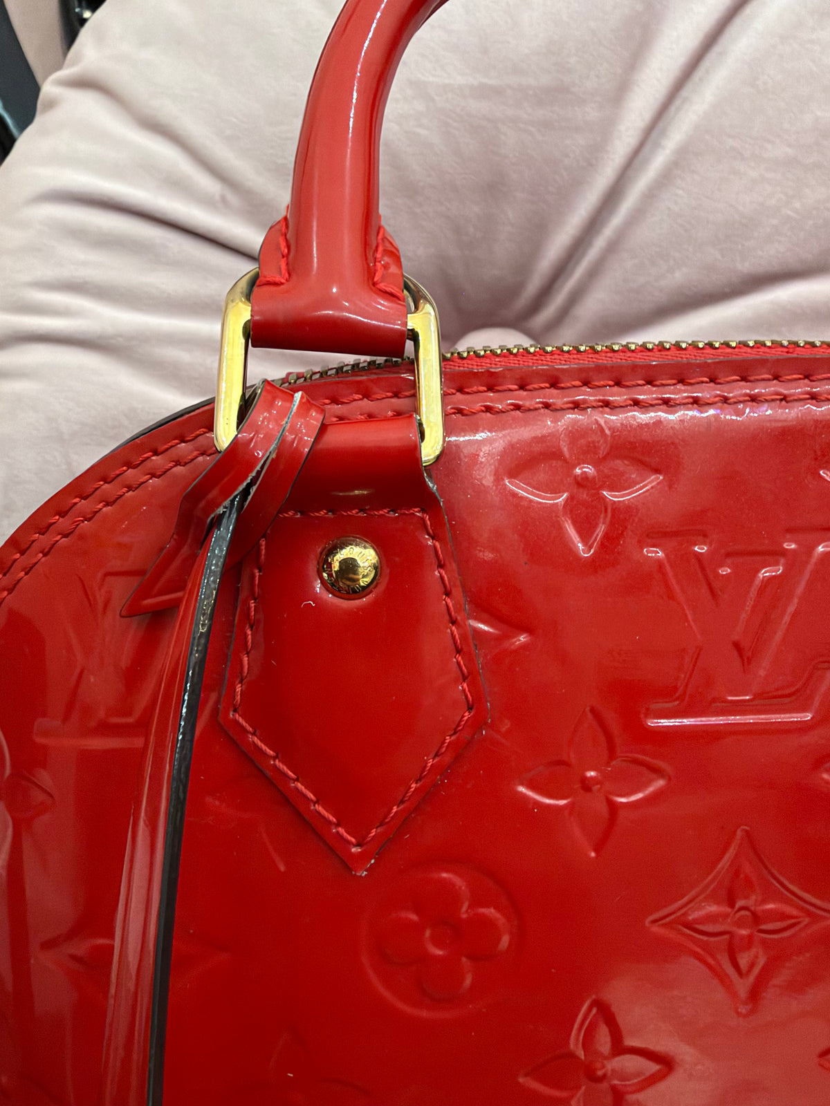 Borsa Louis Vuitton Alma bb in vernice rossa