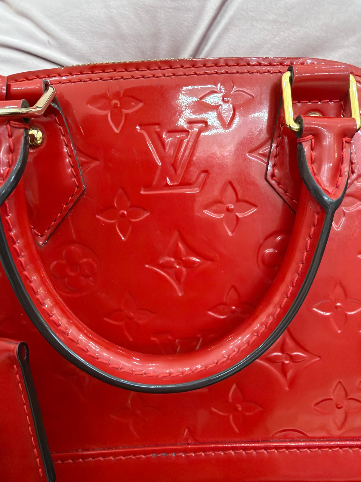 Borsa Louis Vuitton Alma bb in vernice rossa