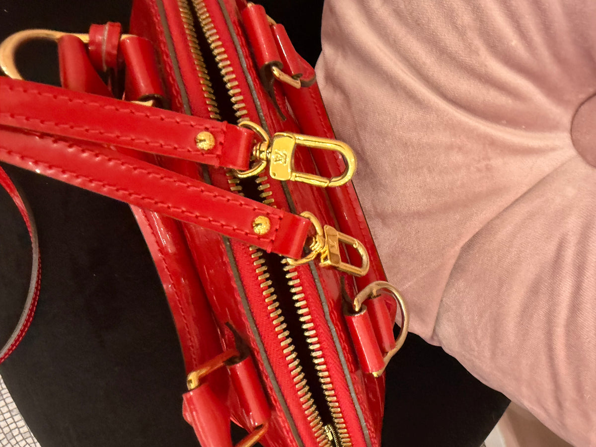 Borsa Louis Vuitton Alma bb in vernice rossa