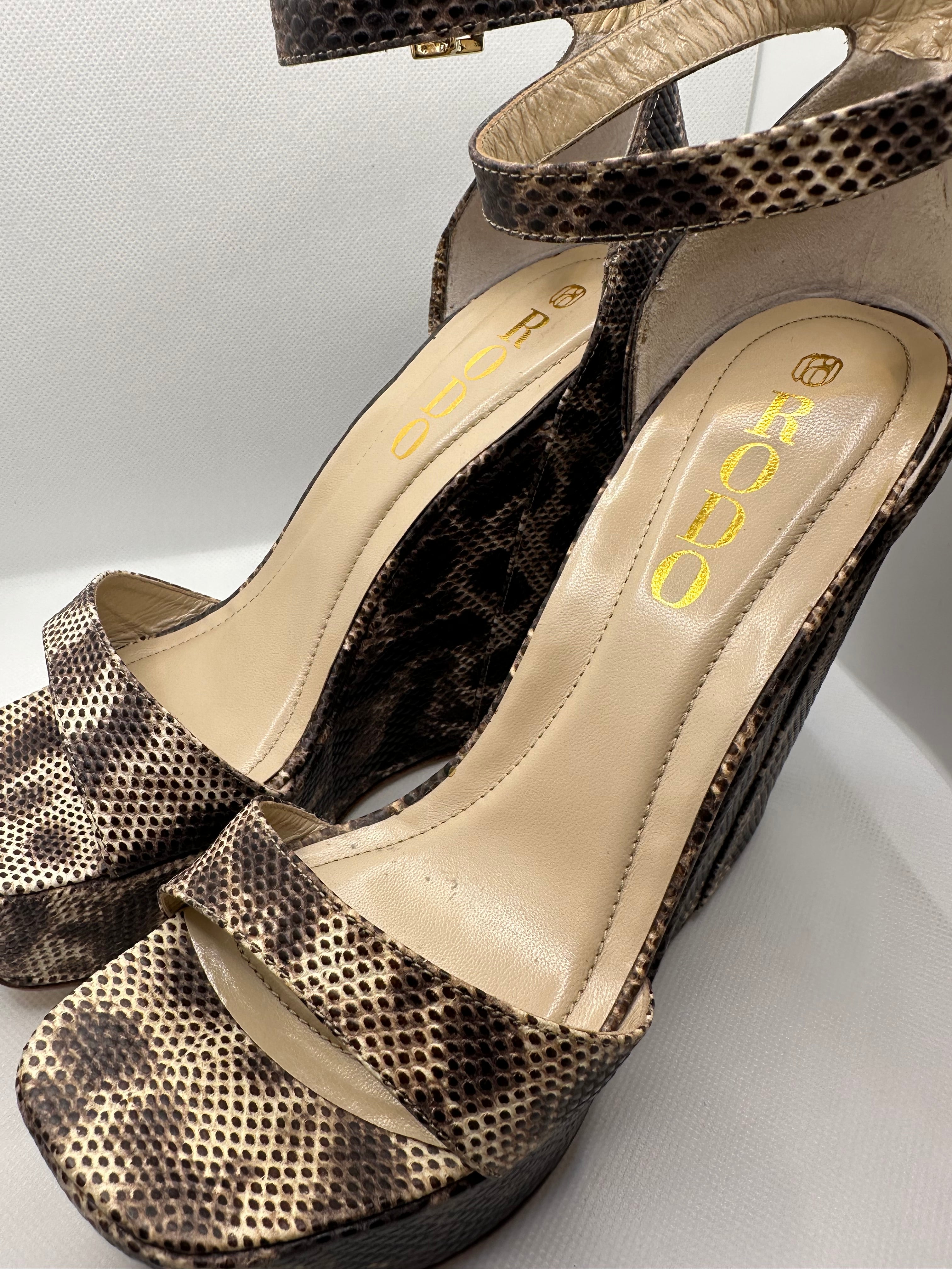 Sandali zeppa pitonata Rodo