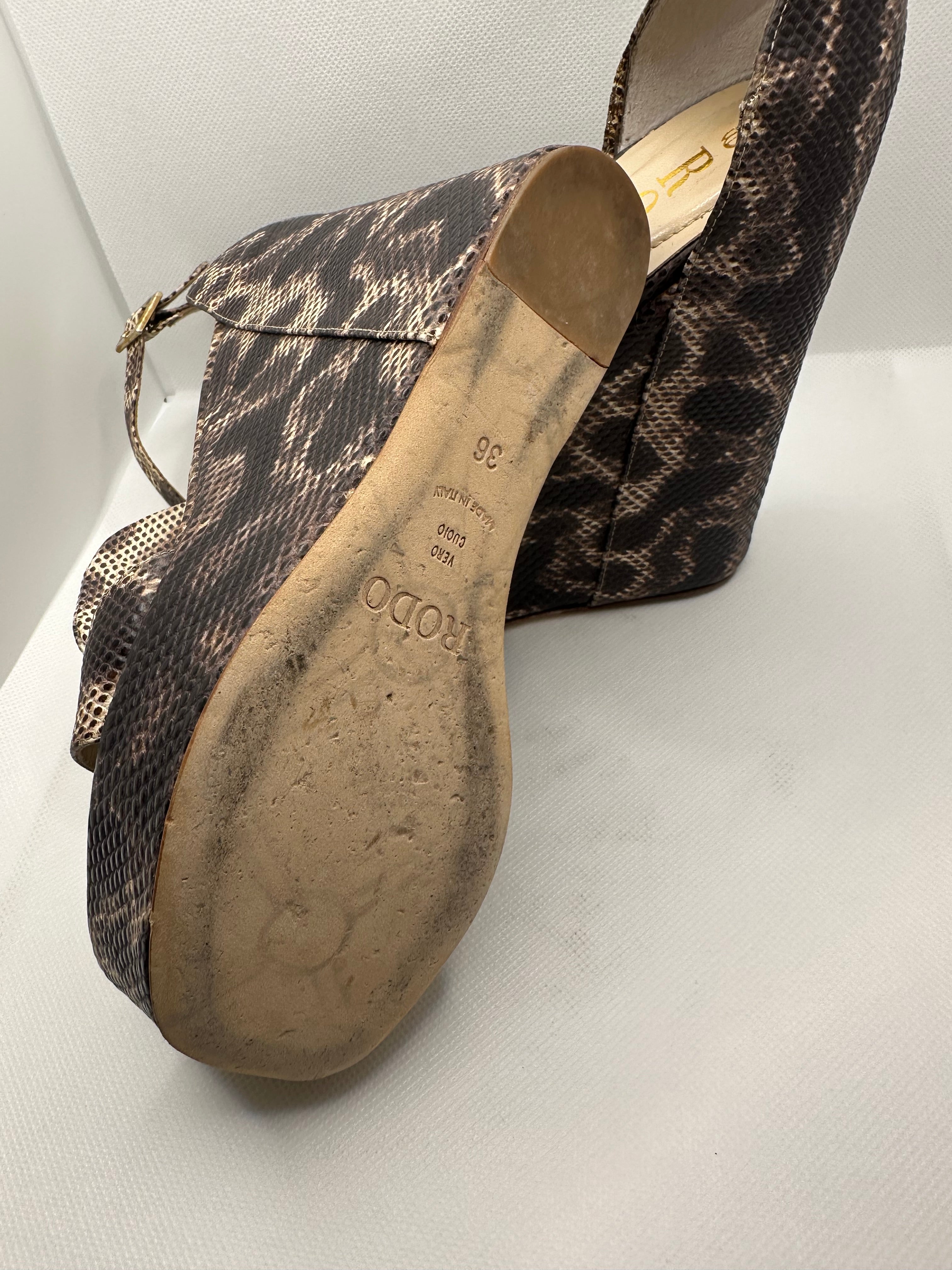 Sandali zeppa pitonata Rodo