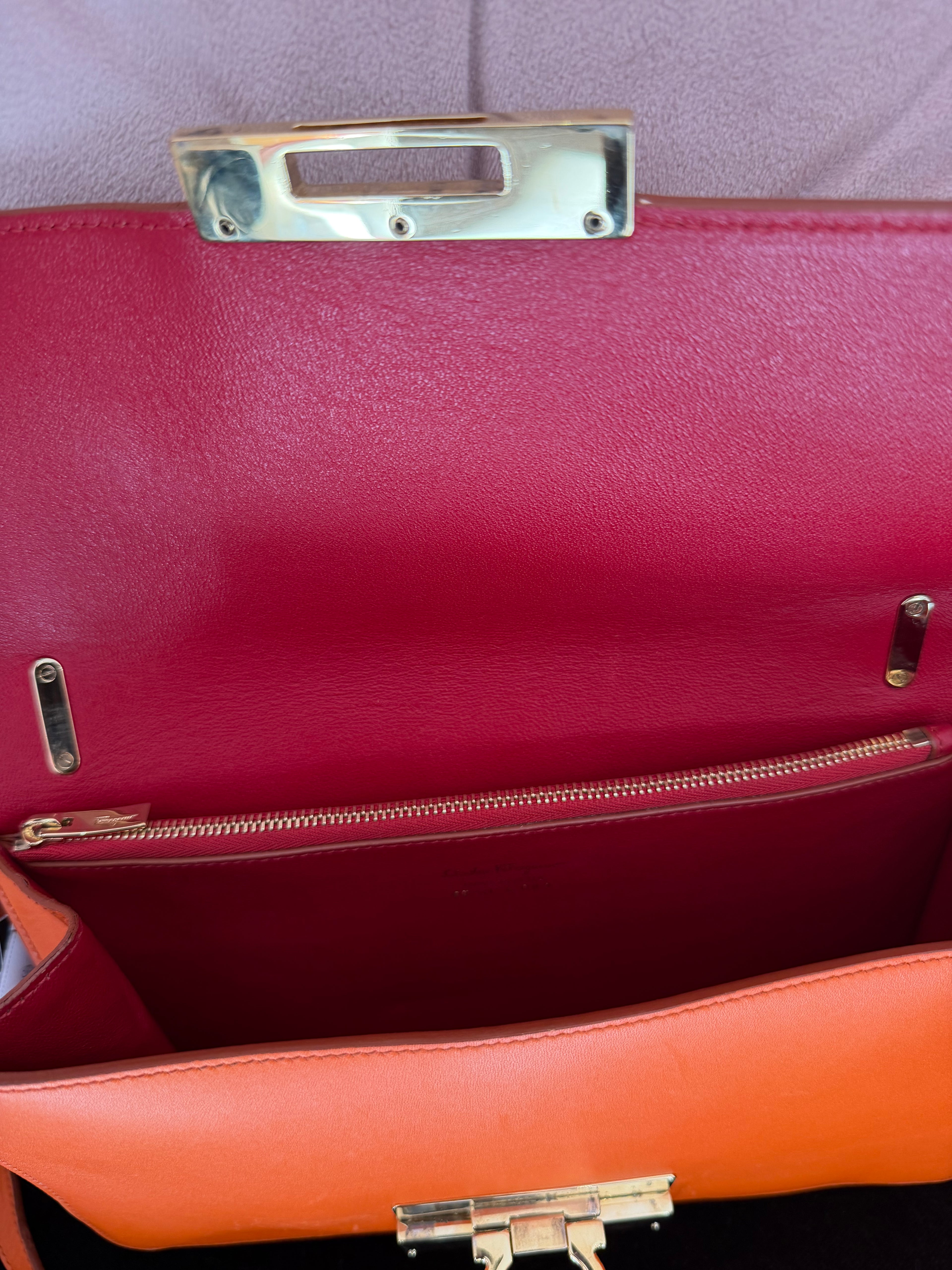 Borsa Salvatore Ferragamo tracolla Aileen Lock Story