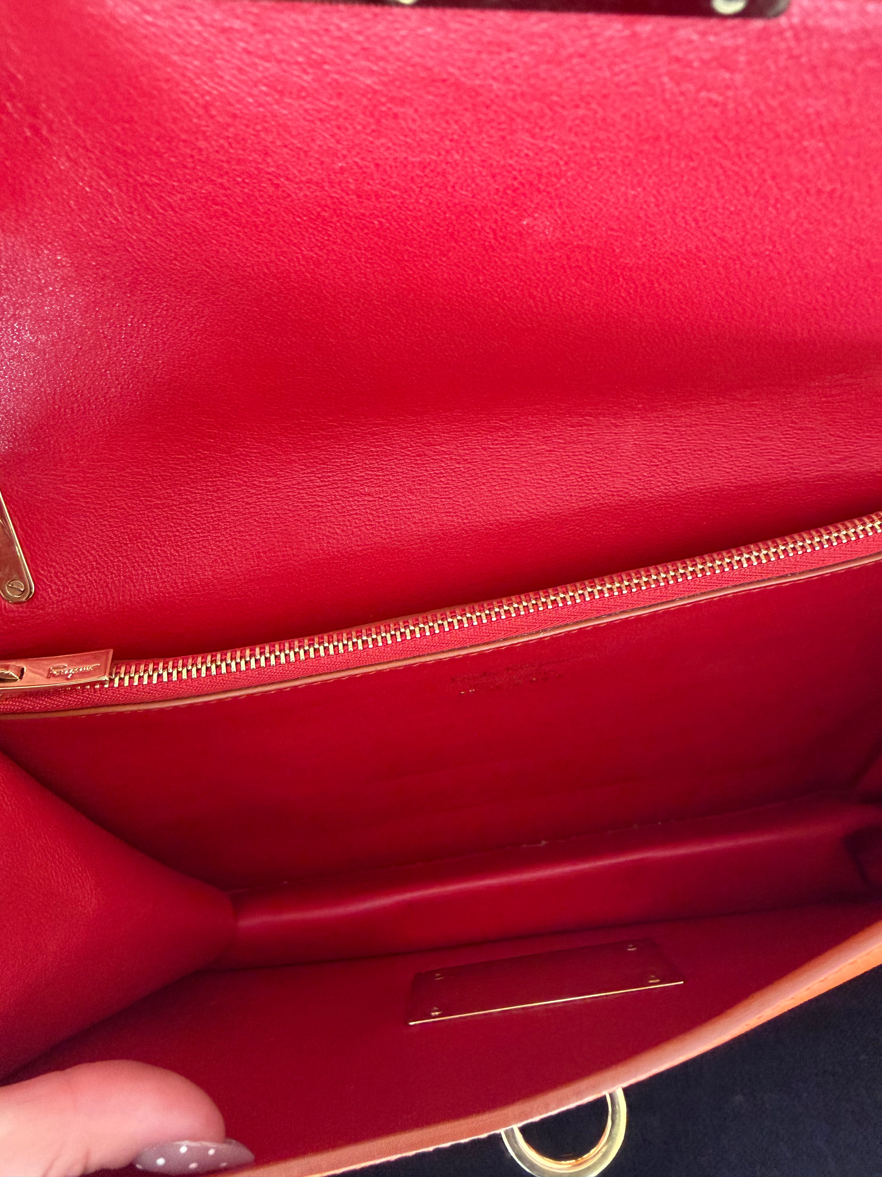 Borsa Salvatore Ferragamo tracolla Aileen Lock Story