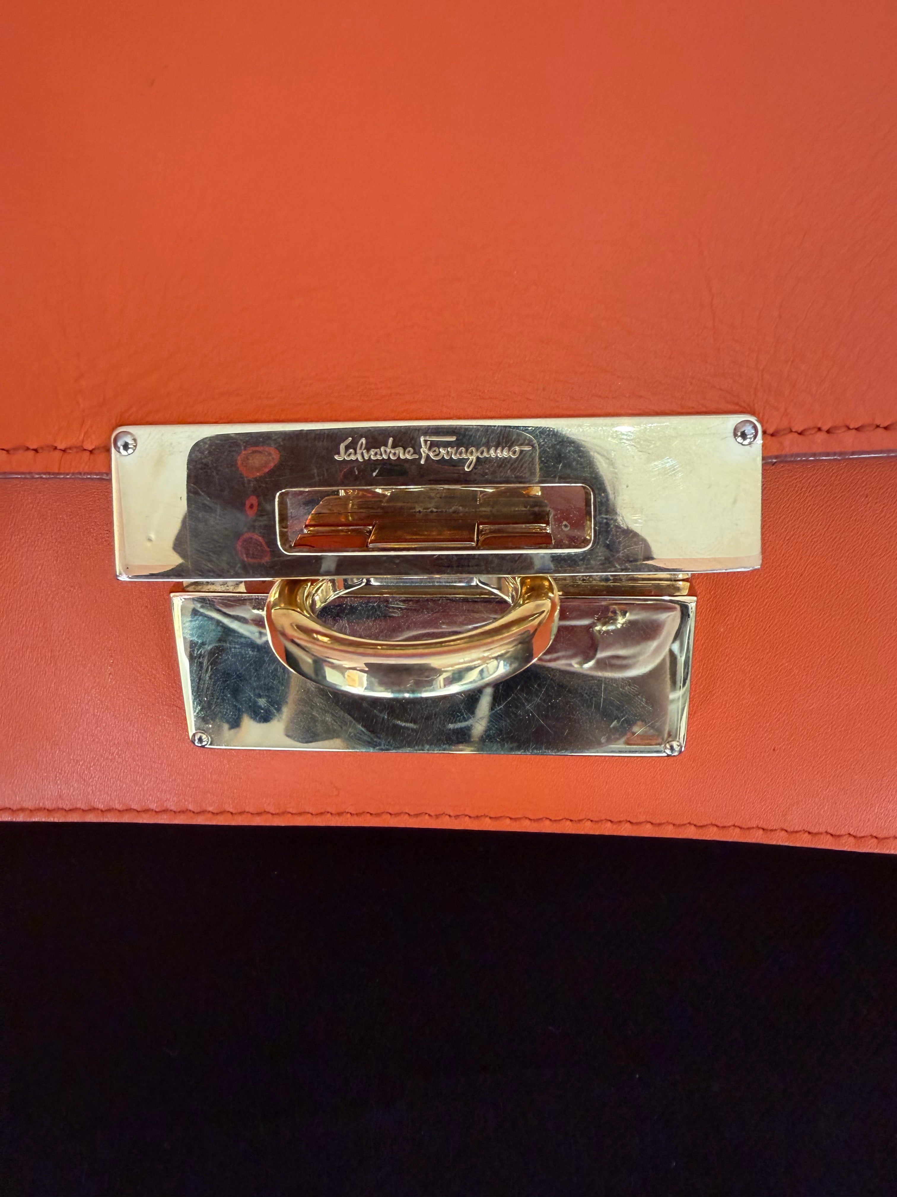 Borsa Salvatore Ferragamo tracolla Aileen Lock Story