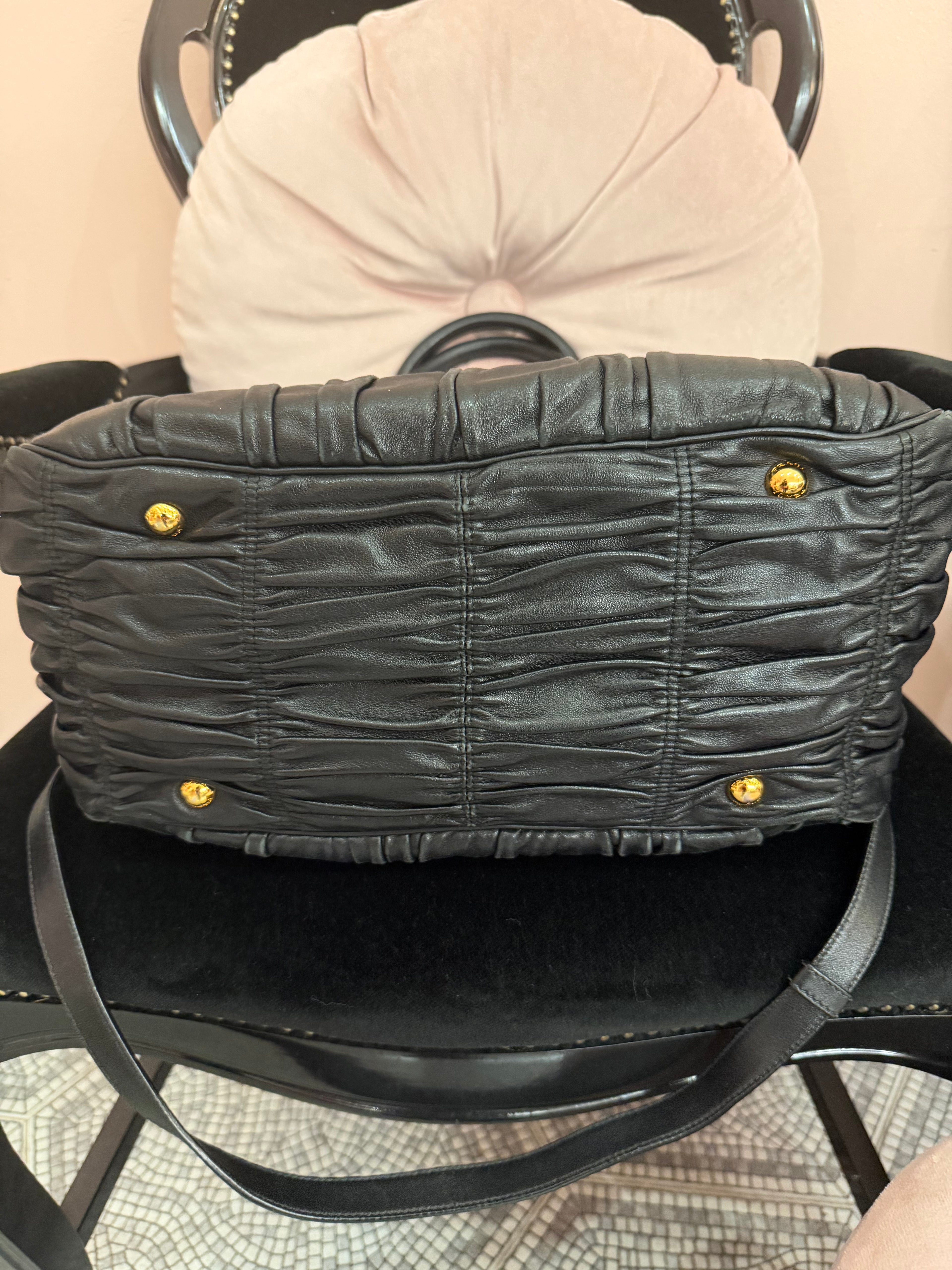 Borsa Prada shopper pelle matelassé nera