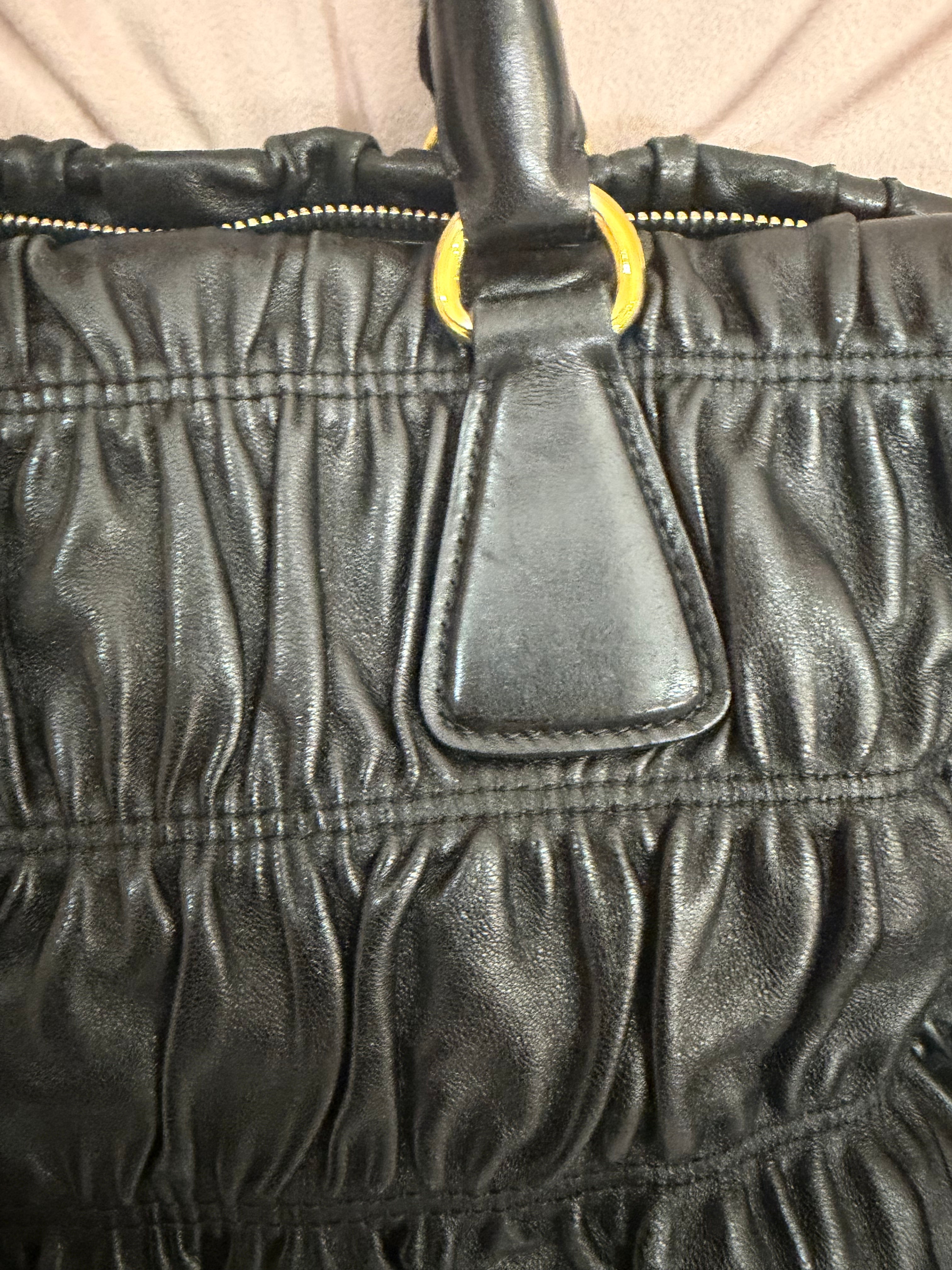 Borsa Prada shopper pelle matelassé nera