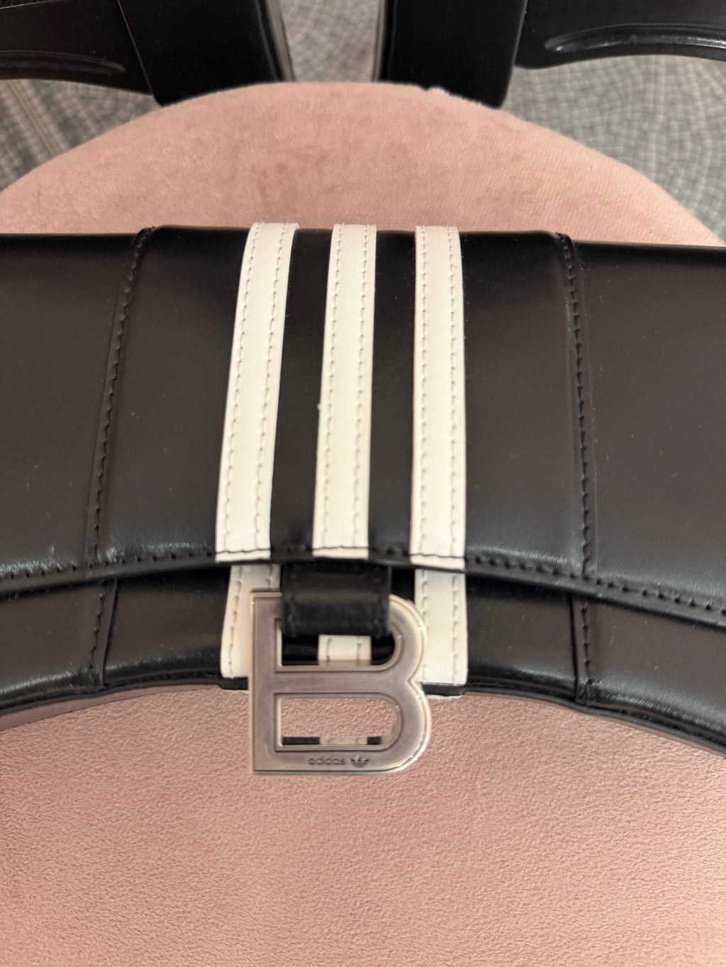 Borsa Balenciaga hourglass per adidas nera