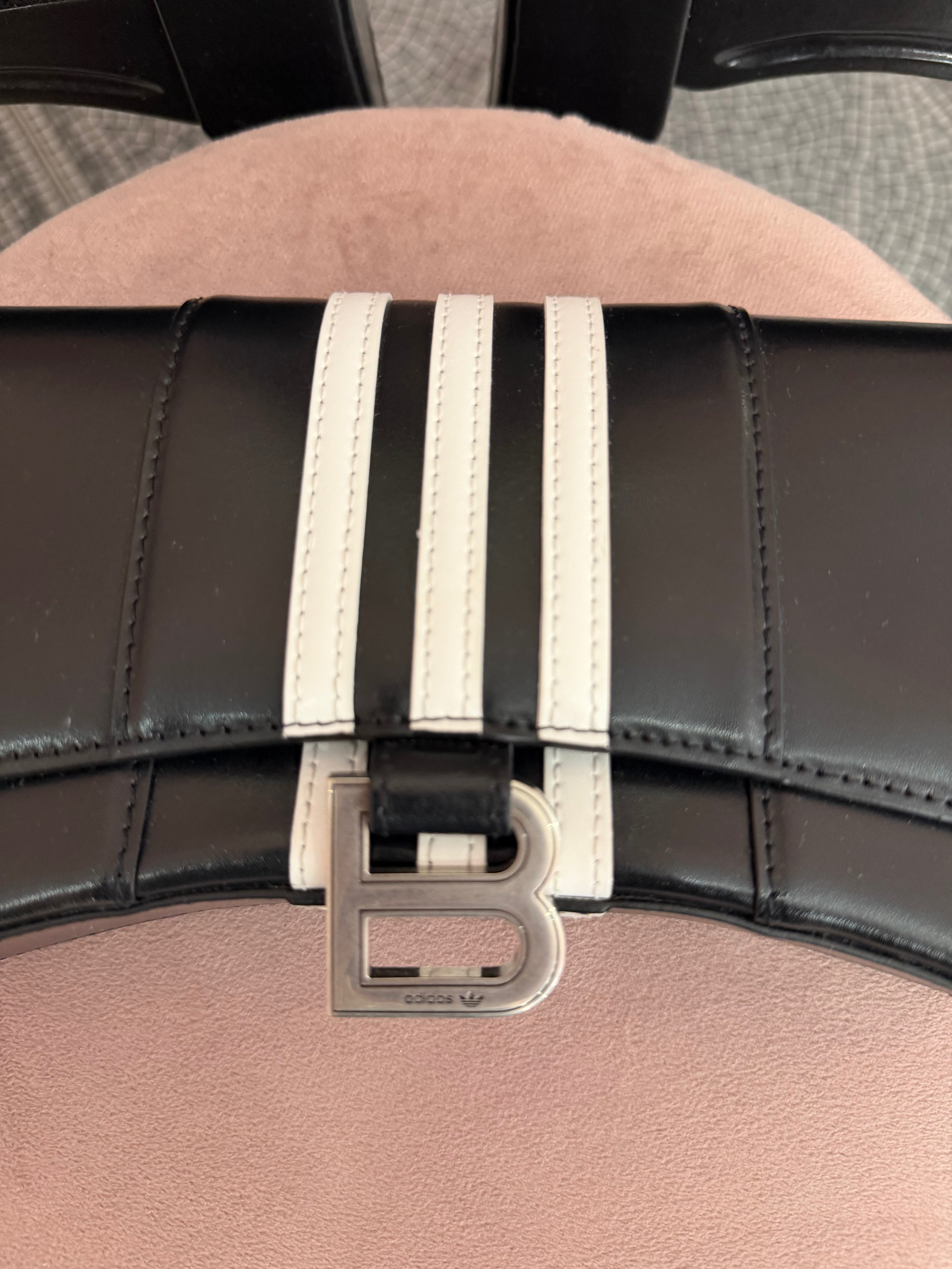 Borsa Balenciaga hourglass per adidas nera