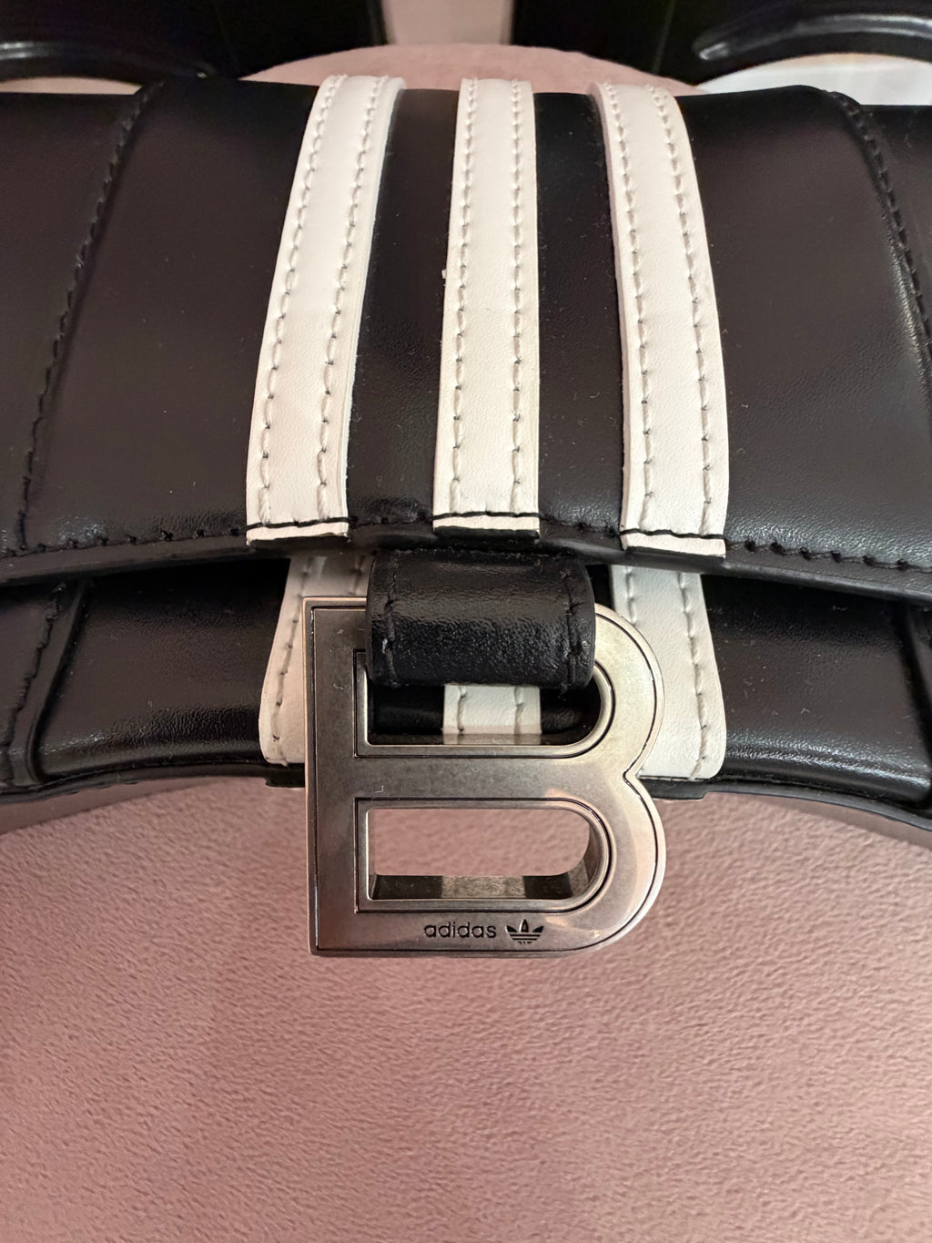 Borsa Balenciaga hourglass per adidas nera