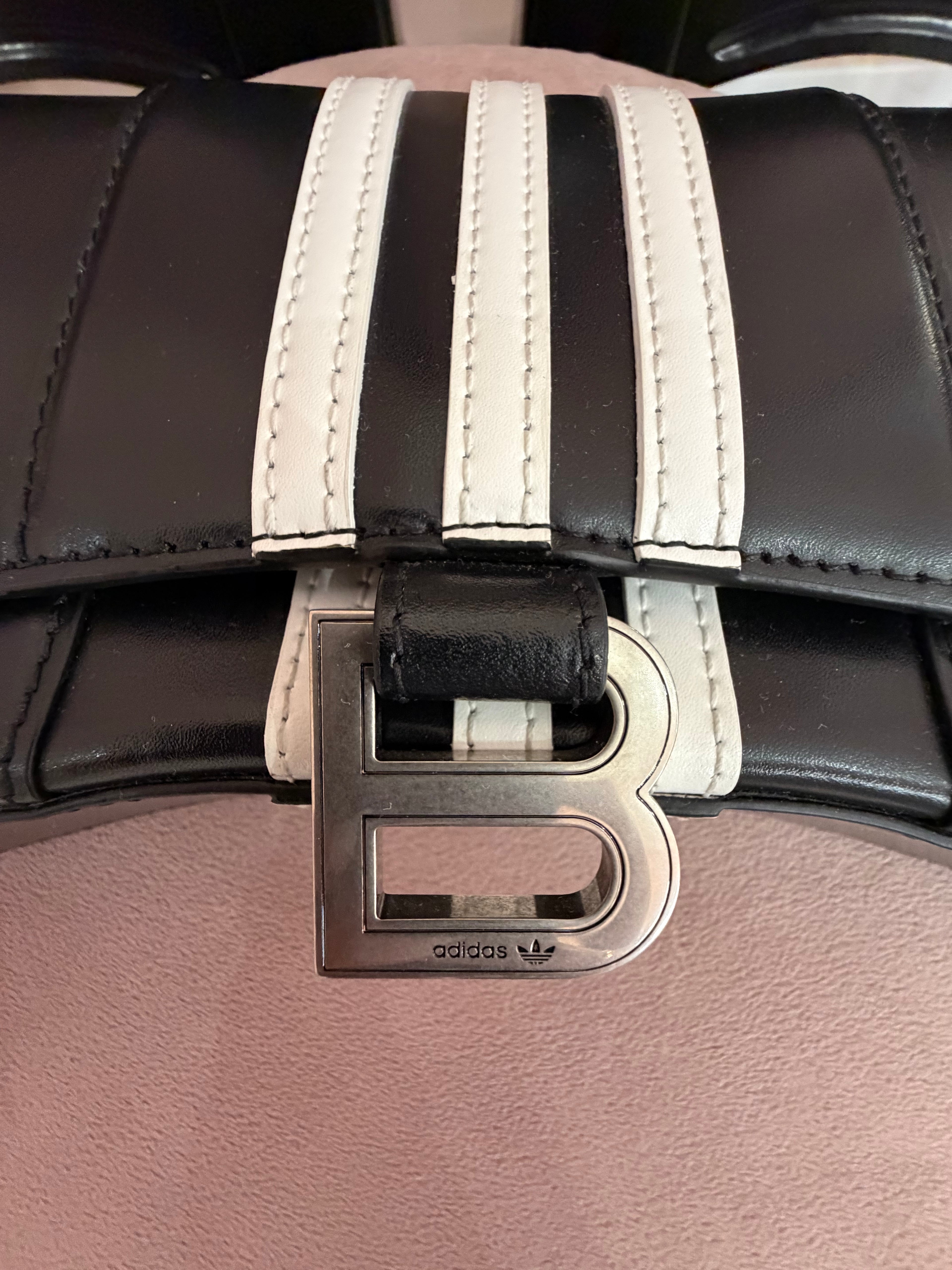 Borsa Balenciaga hourglass per adidas nera