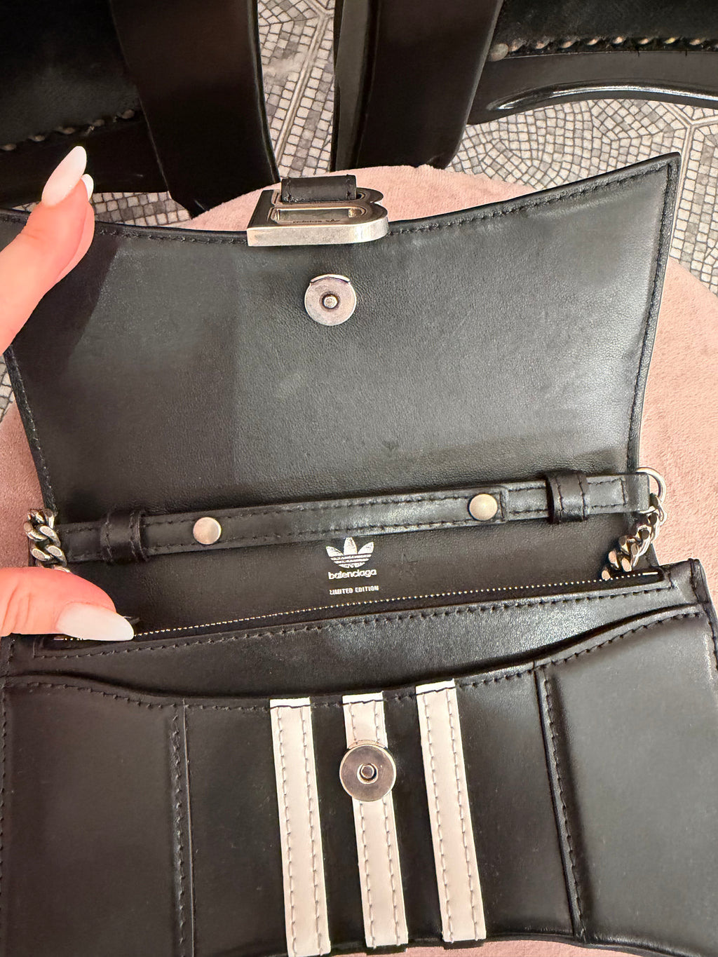 Borsa Balenciaga hourglass per adidas nera
