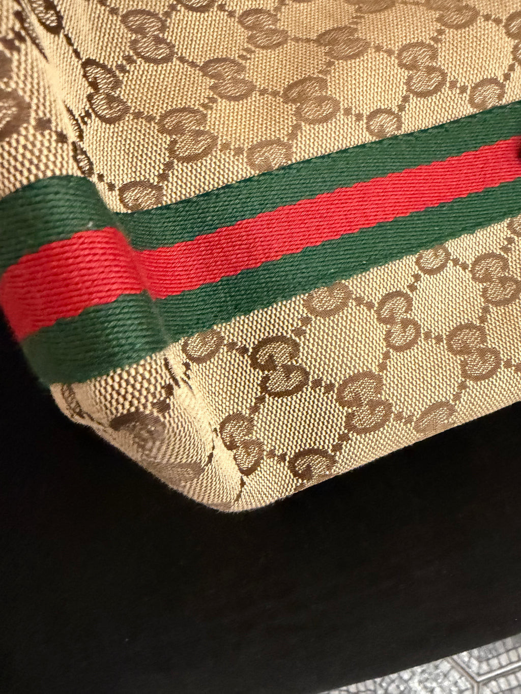 Borsa Gucci tela gg e web con ciondolo