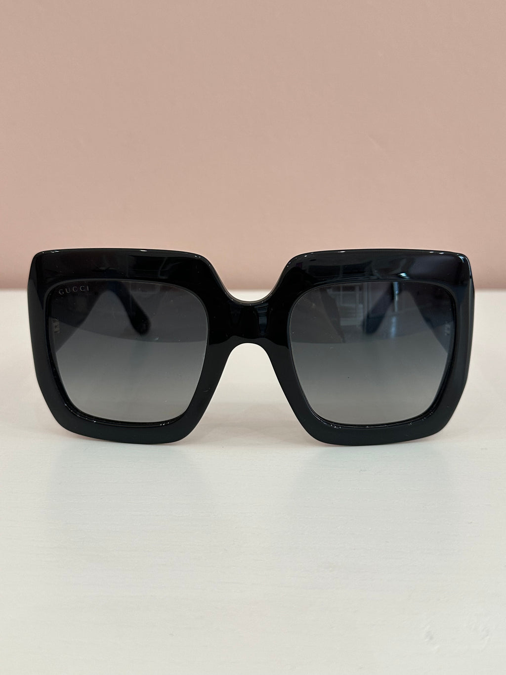 Occhiali da sole Gucci logo interlocking neri