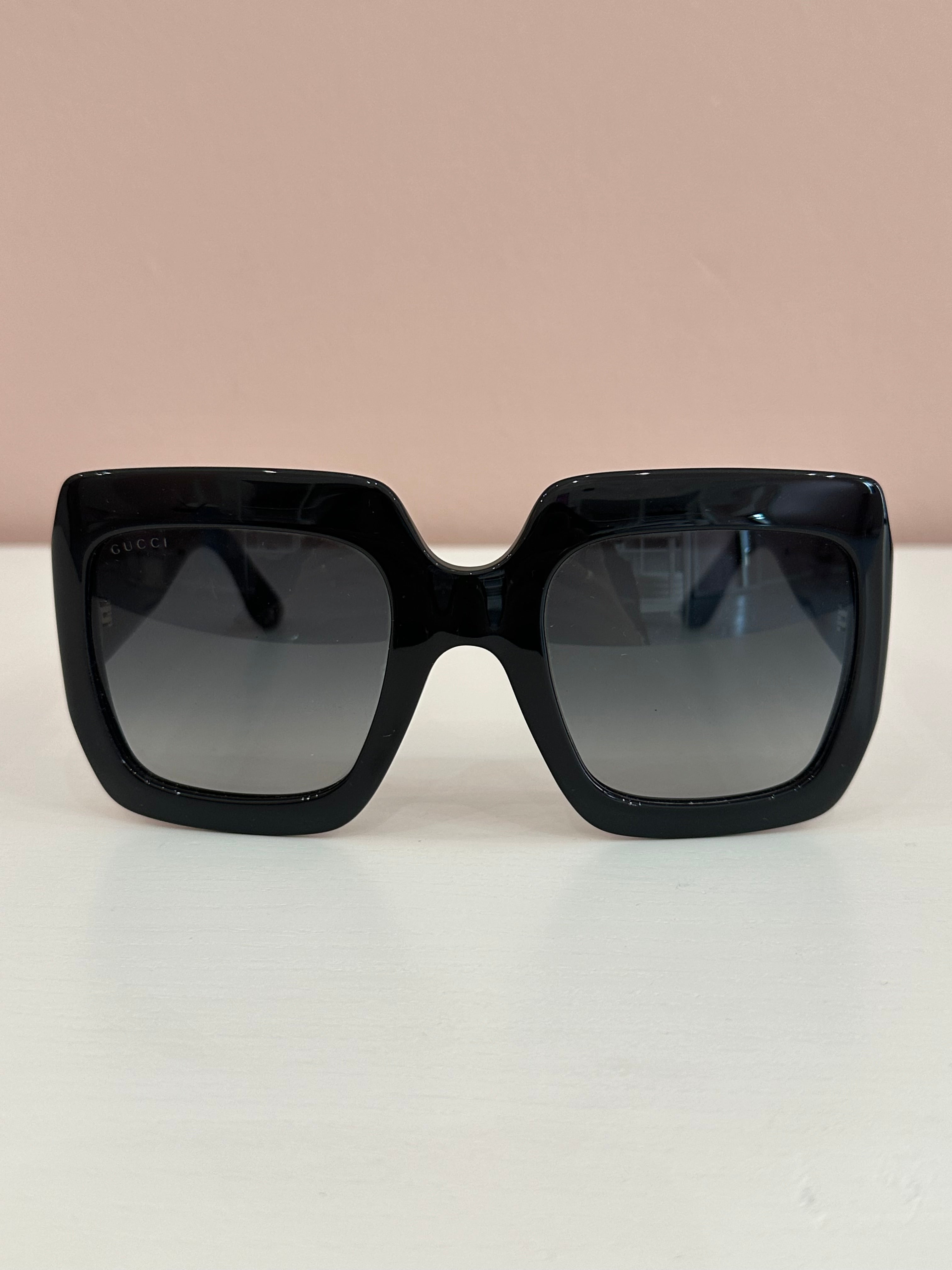 Occhiali da sole Gucci logo interlocking neri