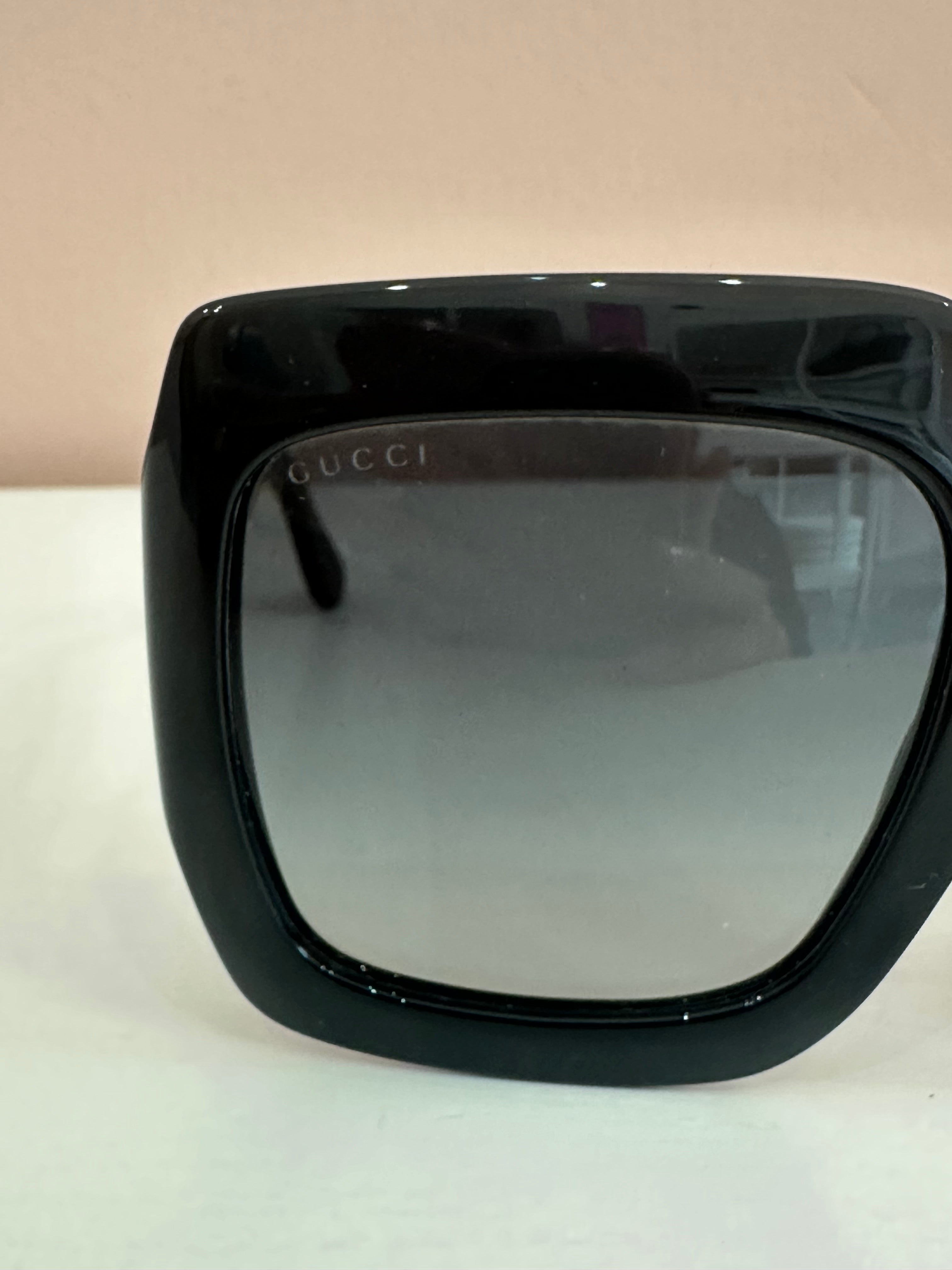 Occhiali da sole Gucci logo interlocking neri