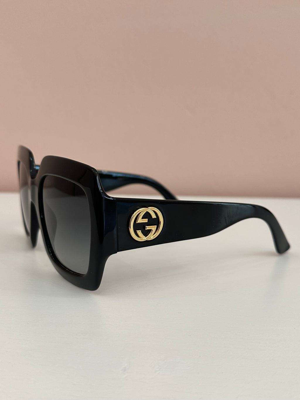 Occhiali da sole Gucci logo interlocking neri