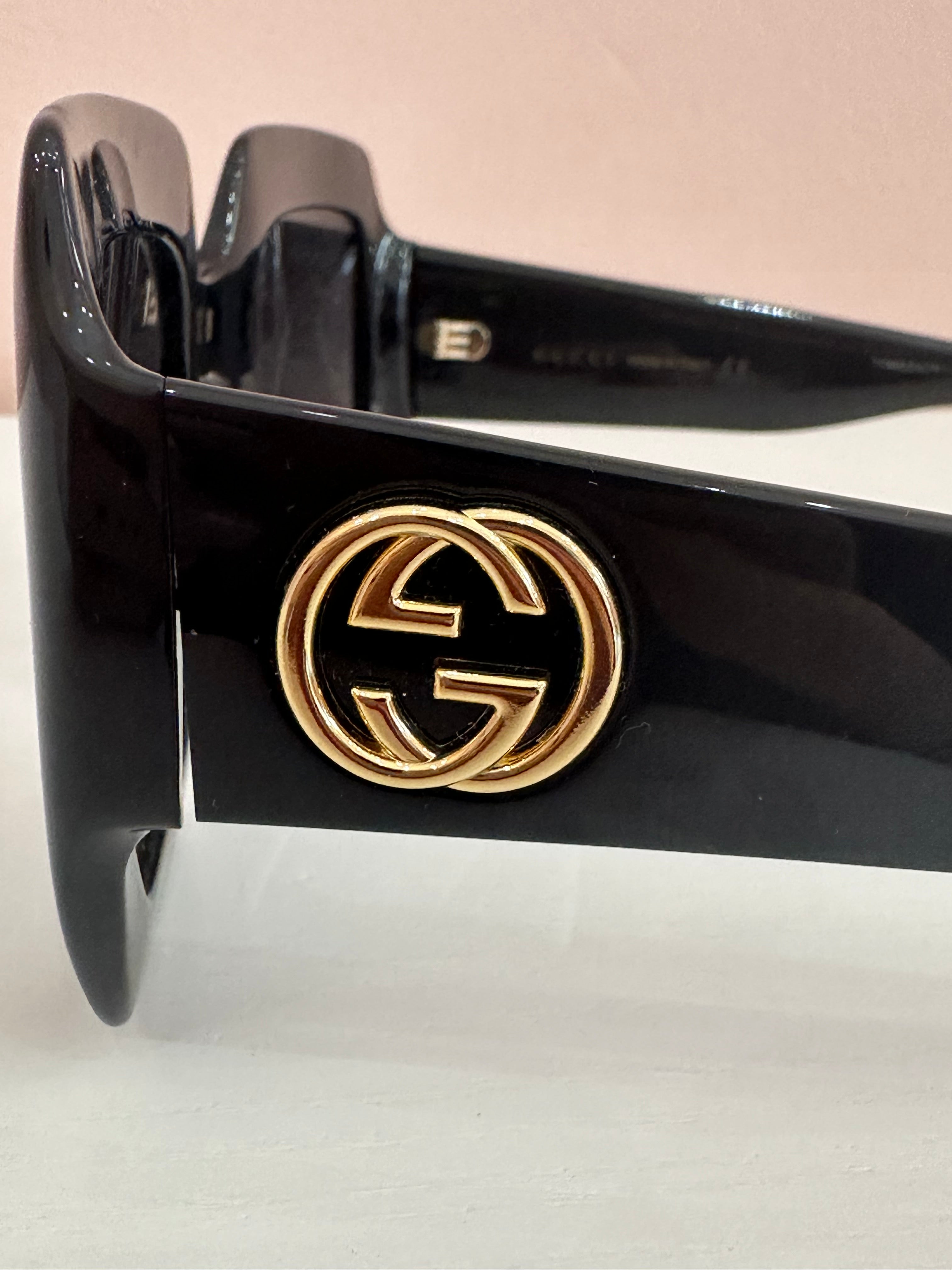 Occhiali da sole Gucci logo interlocking neri