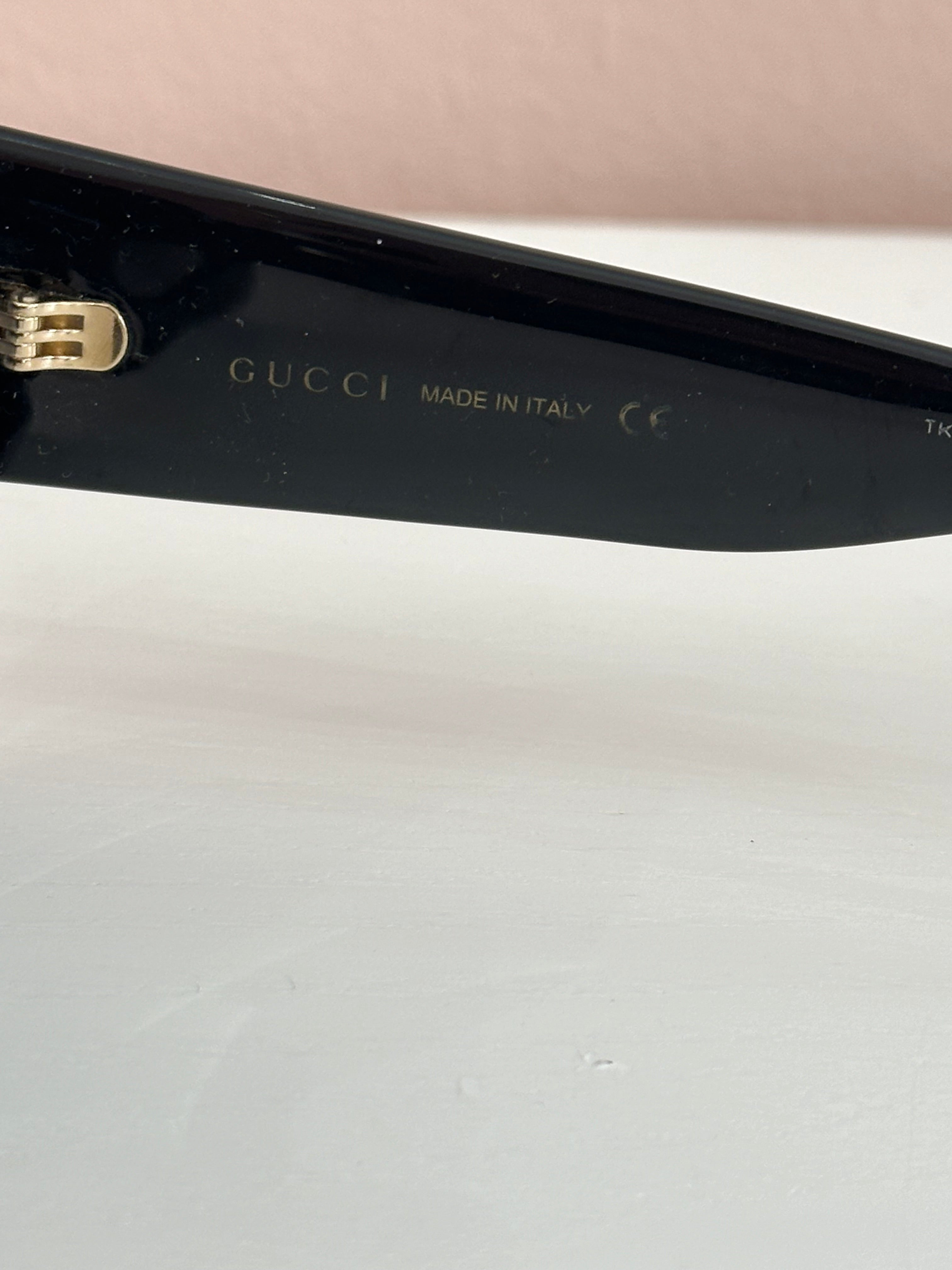 Occhiali da sole Gucci logo interlocking neri