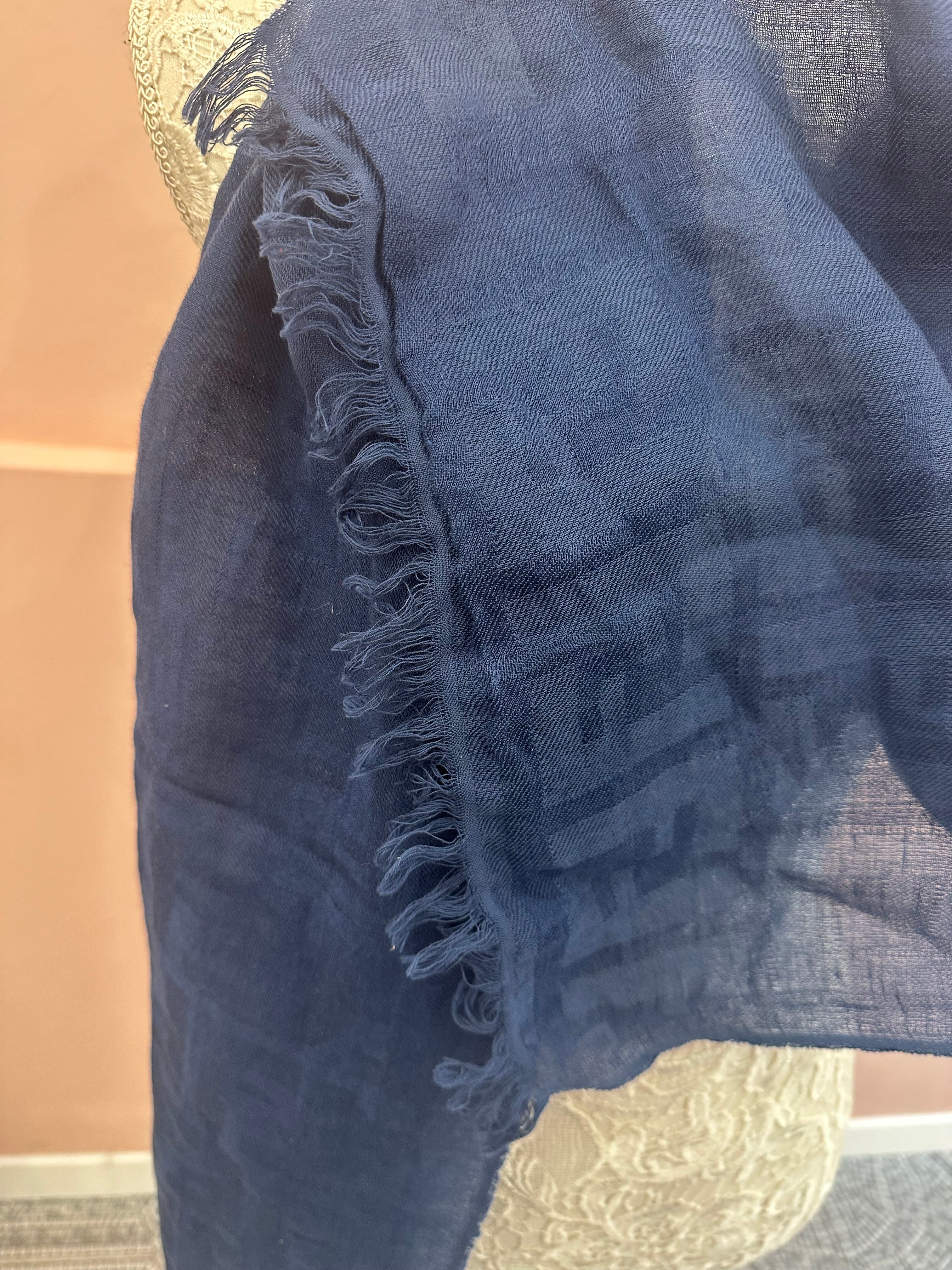 Sciarpa-scialle blu Fendi