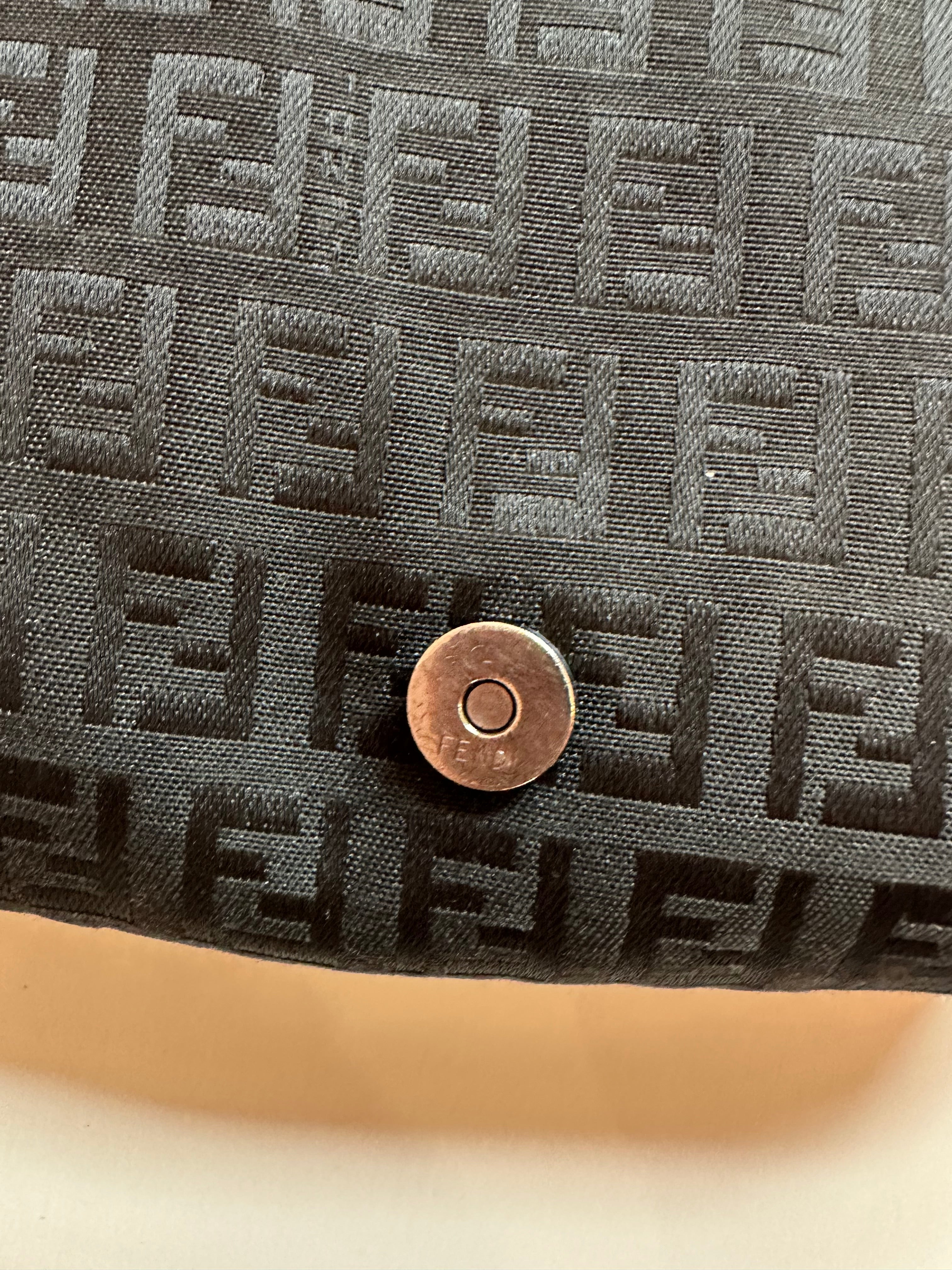 Borsa Tracolla Fendi zucchino nera