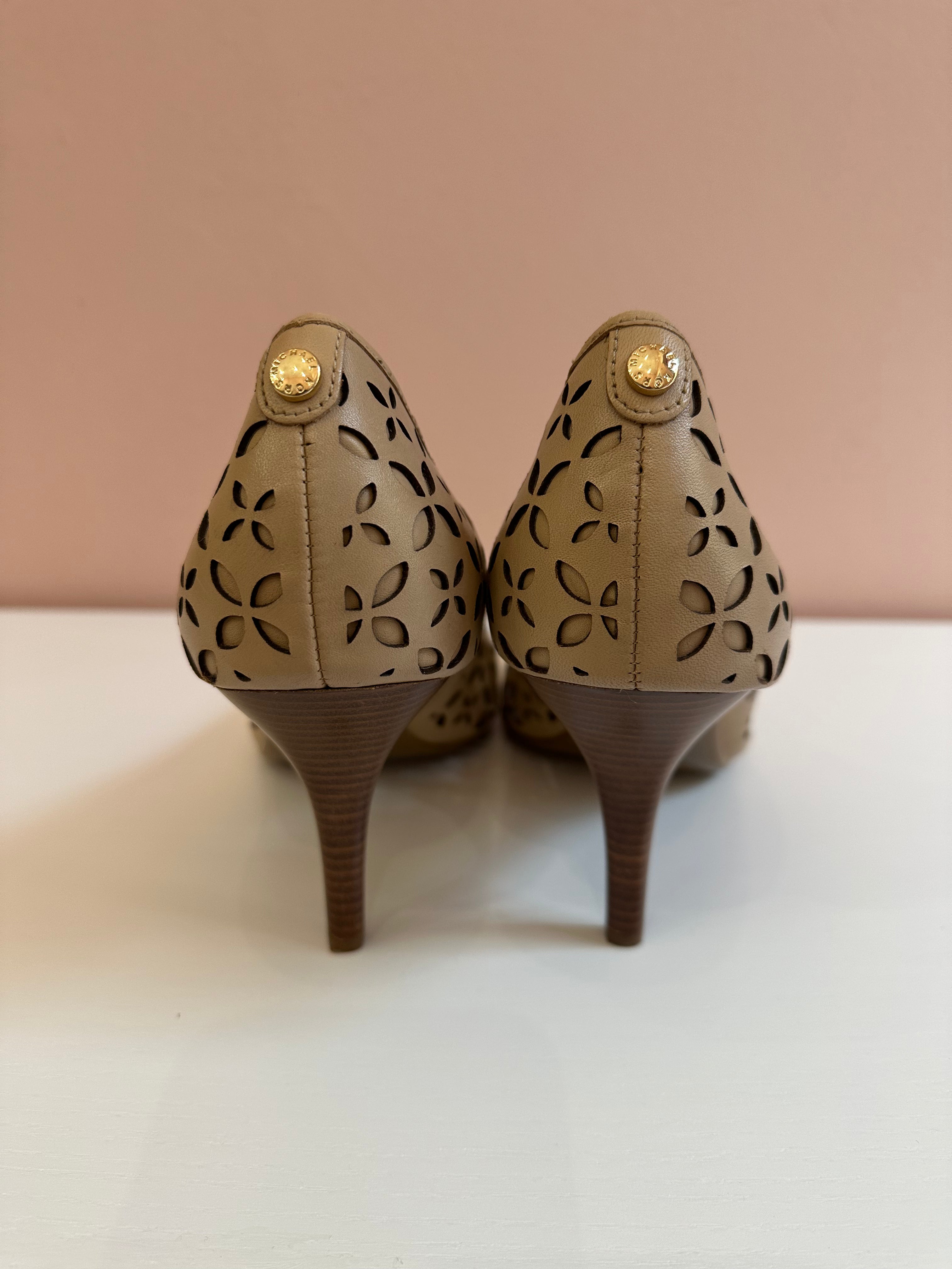 Scarpe Michael Kors decolletè beige